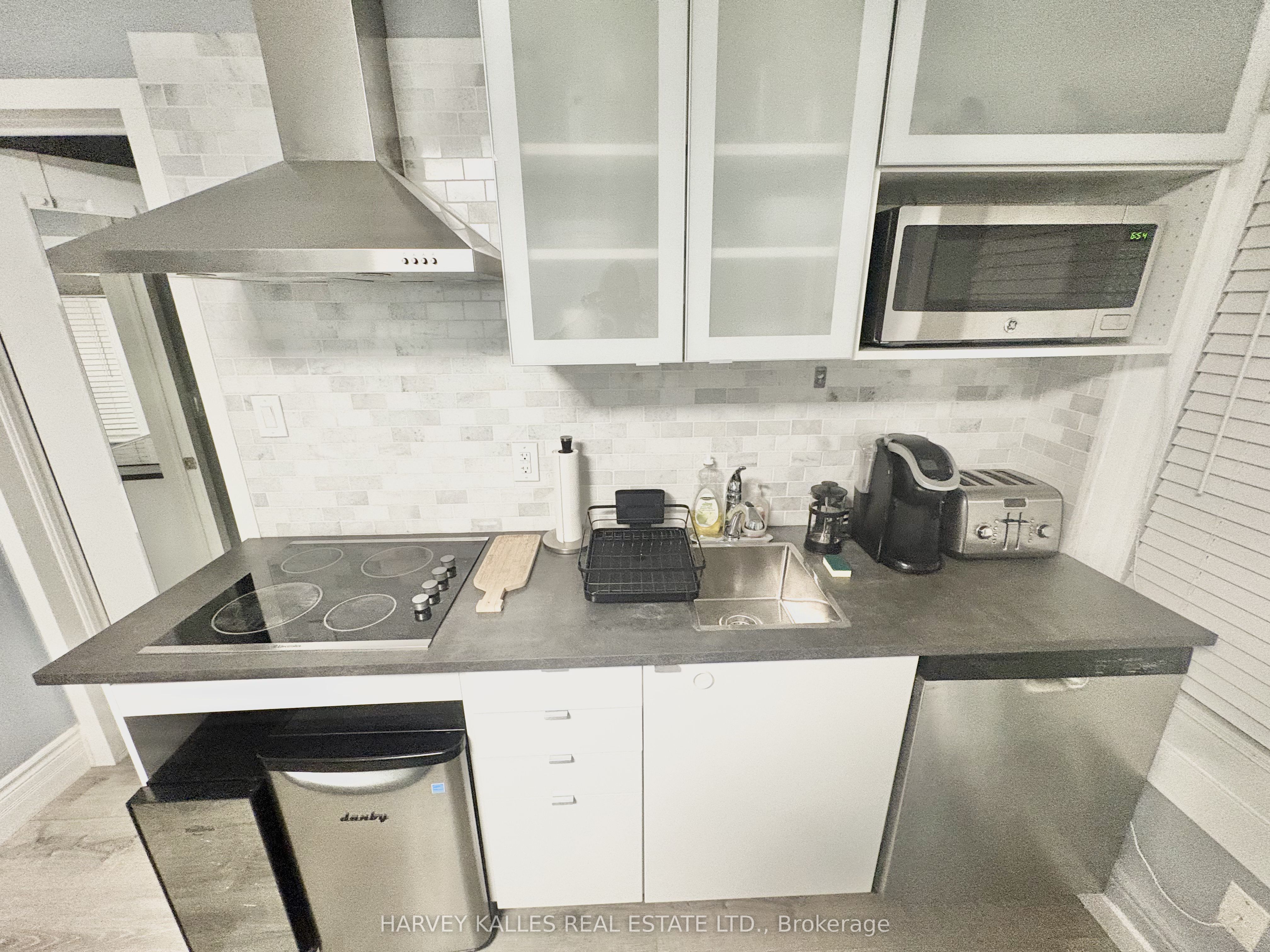 Unit 2 - 11 Saint Patricks Square, Toronto 3