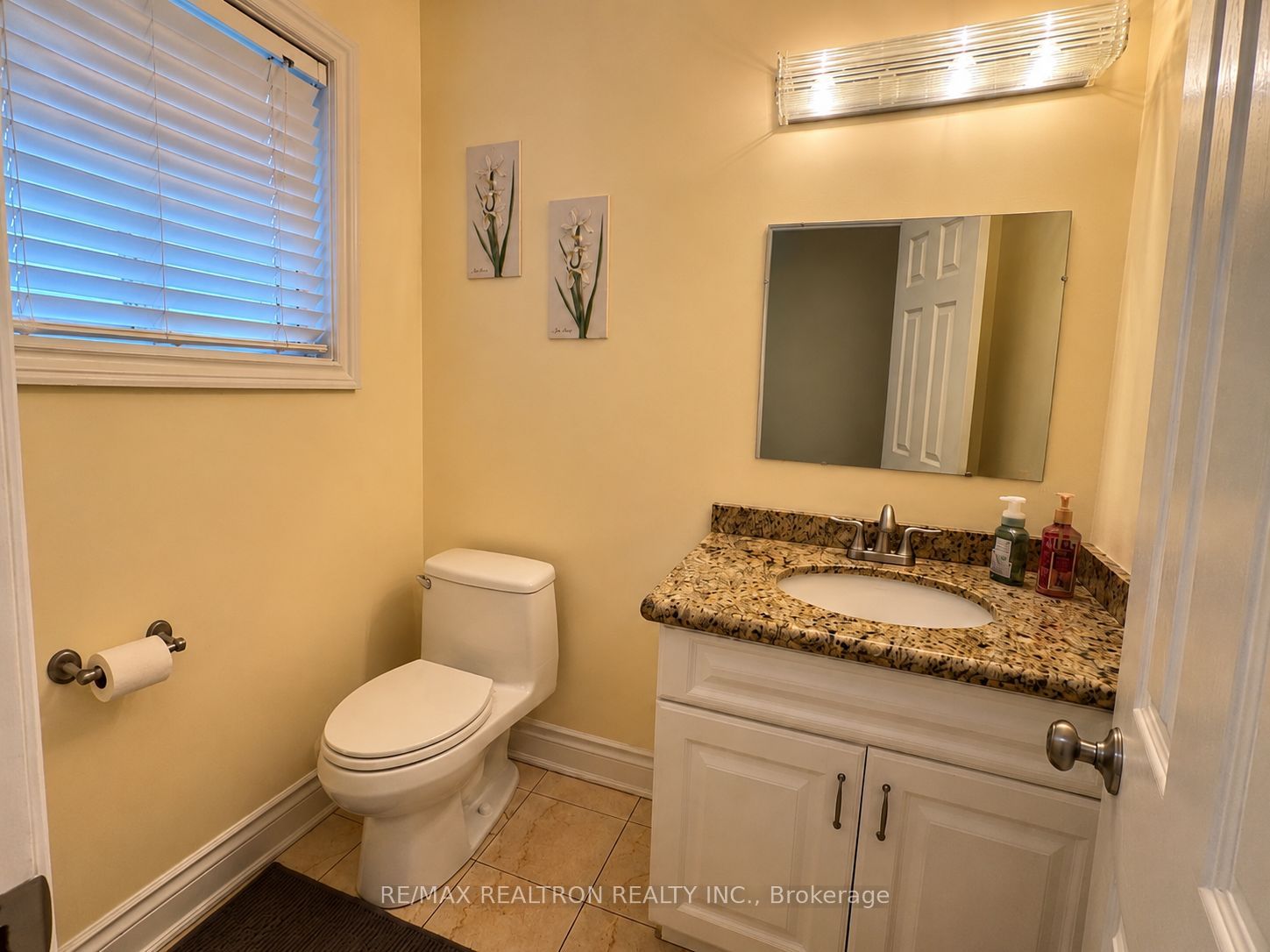 Unit B - 7 Fontainbleau Drive, North York 5