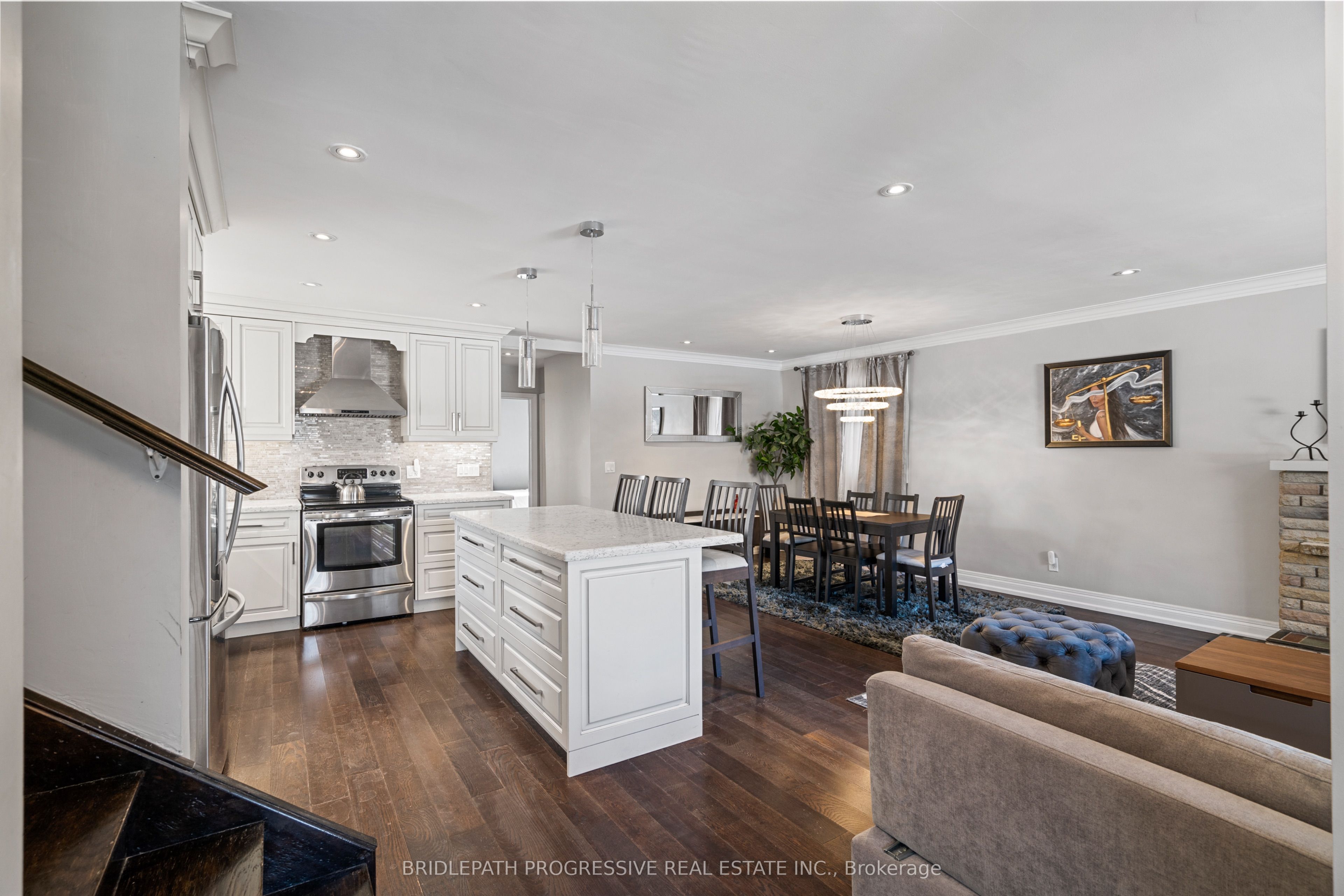 289 Burnett Avenue, North York 3