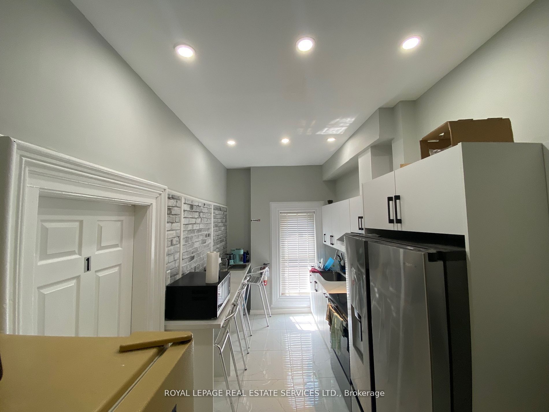 Unit 202 - 206 Carlton Street, Toronto 2