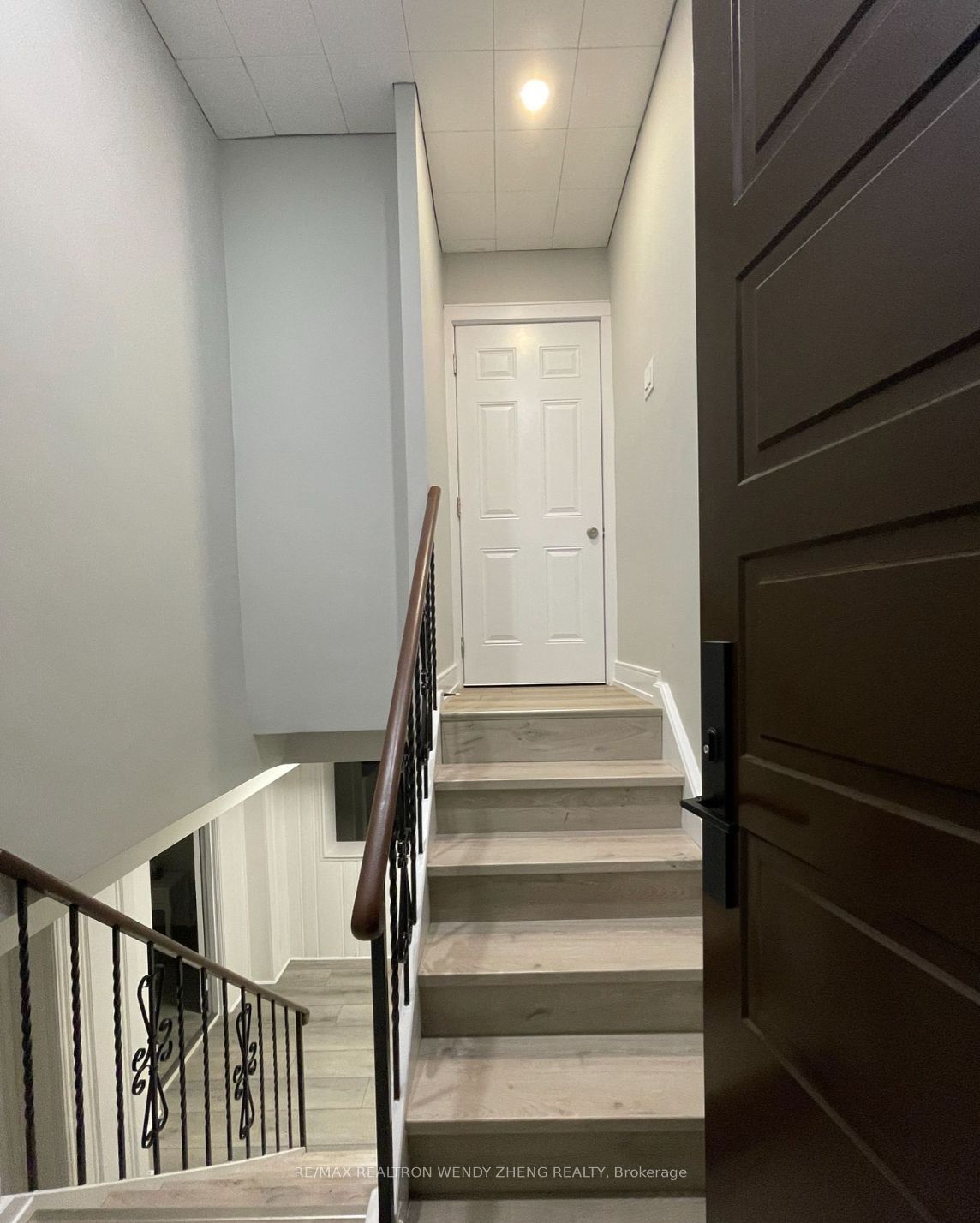 Unit Lower - 284 Wilmington Avenue, North York 3