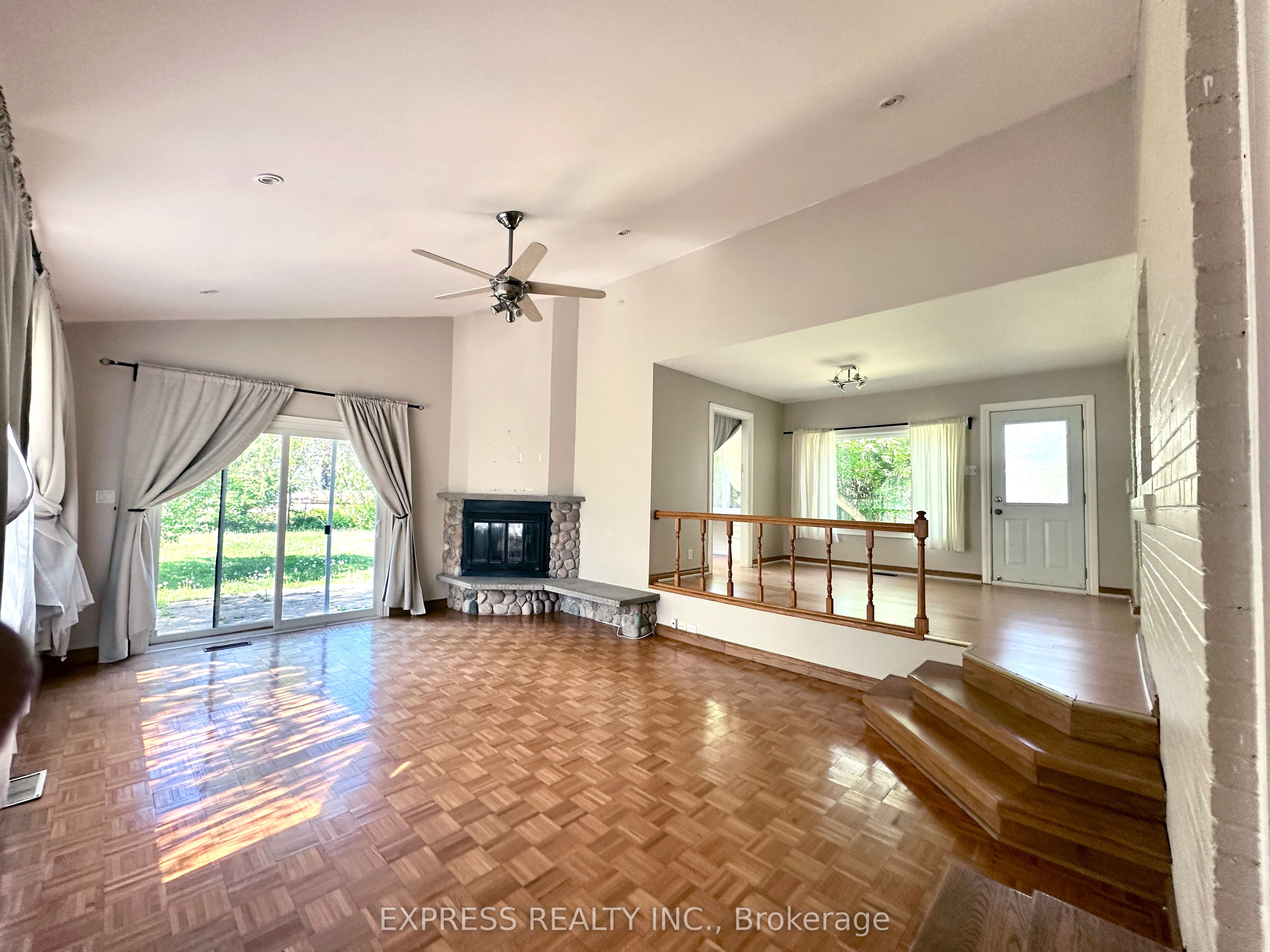 392 Hollywood Avenue, North York 4