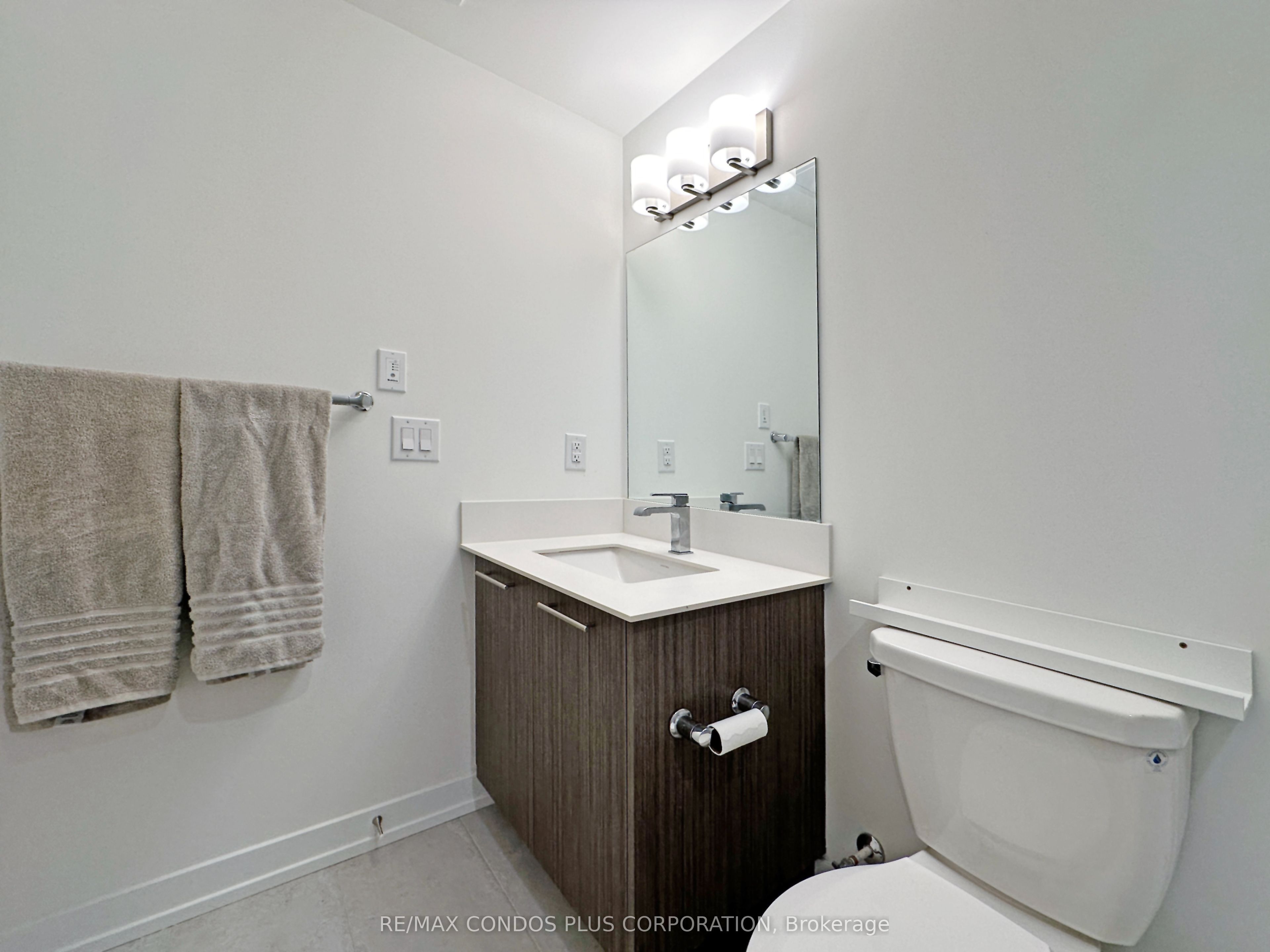 Unit 9 - 871 Sheppard Avenue W, North York 4