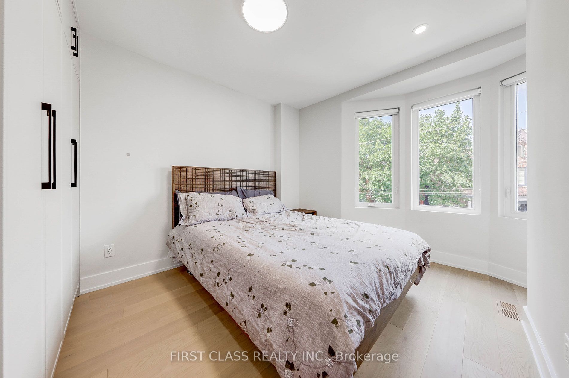 Unit Ensuite 3 - 431 Roxton Road, Toronto 4