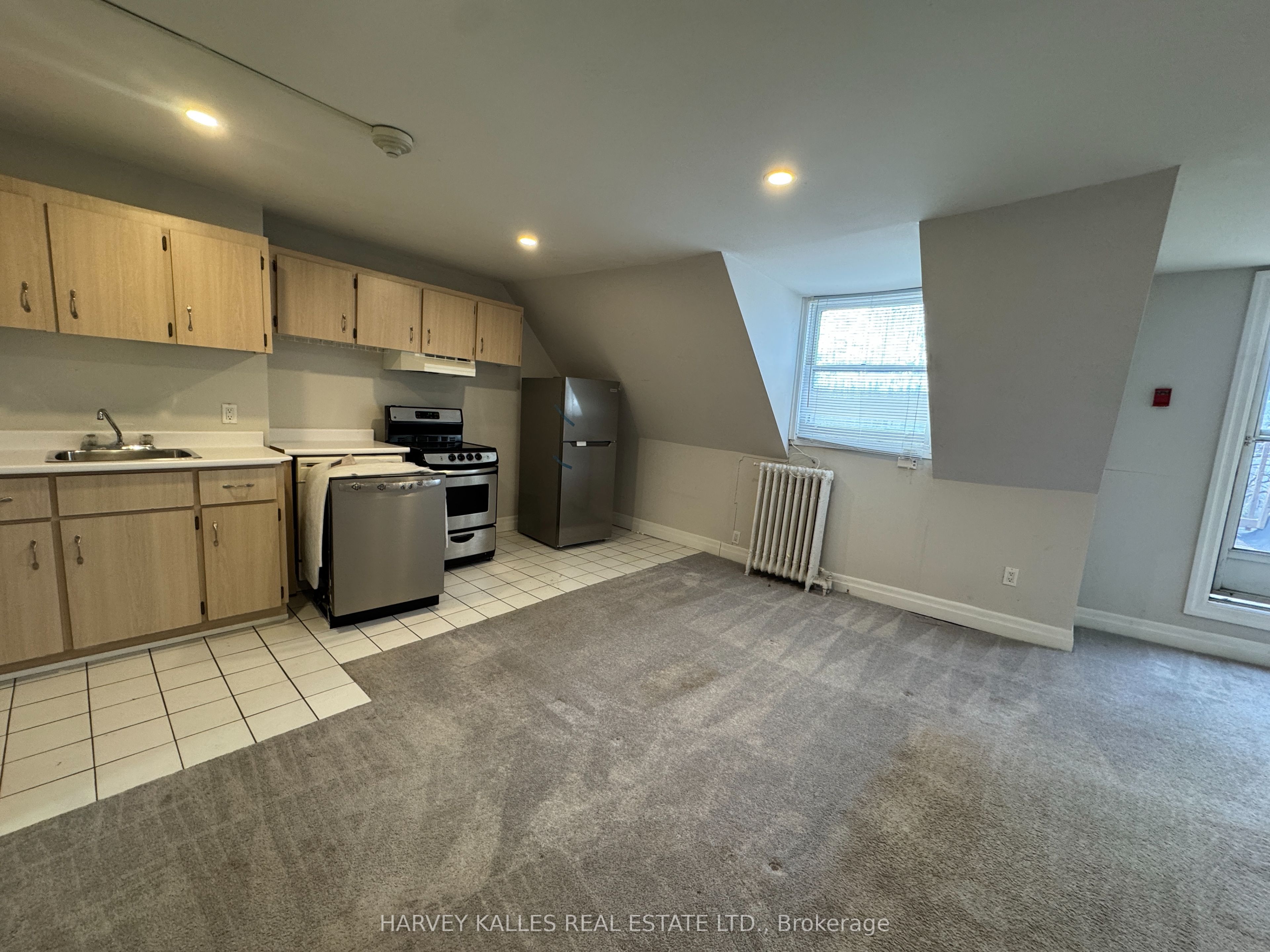 Unit 301 - 676 Huron Street, Toronto 3