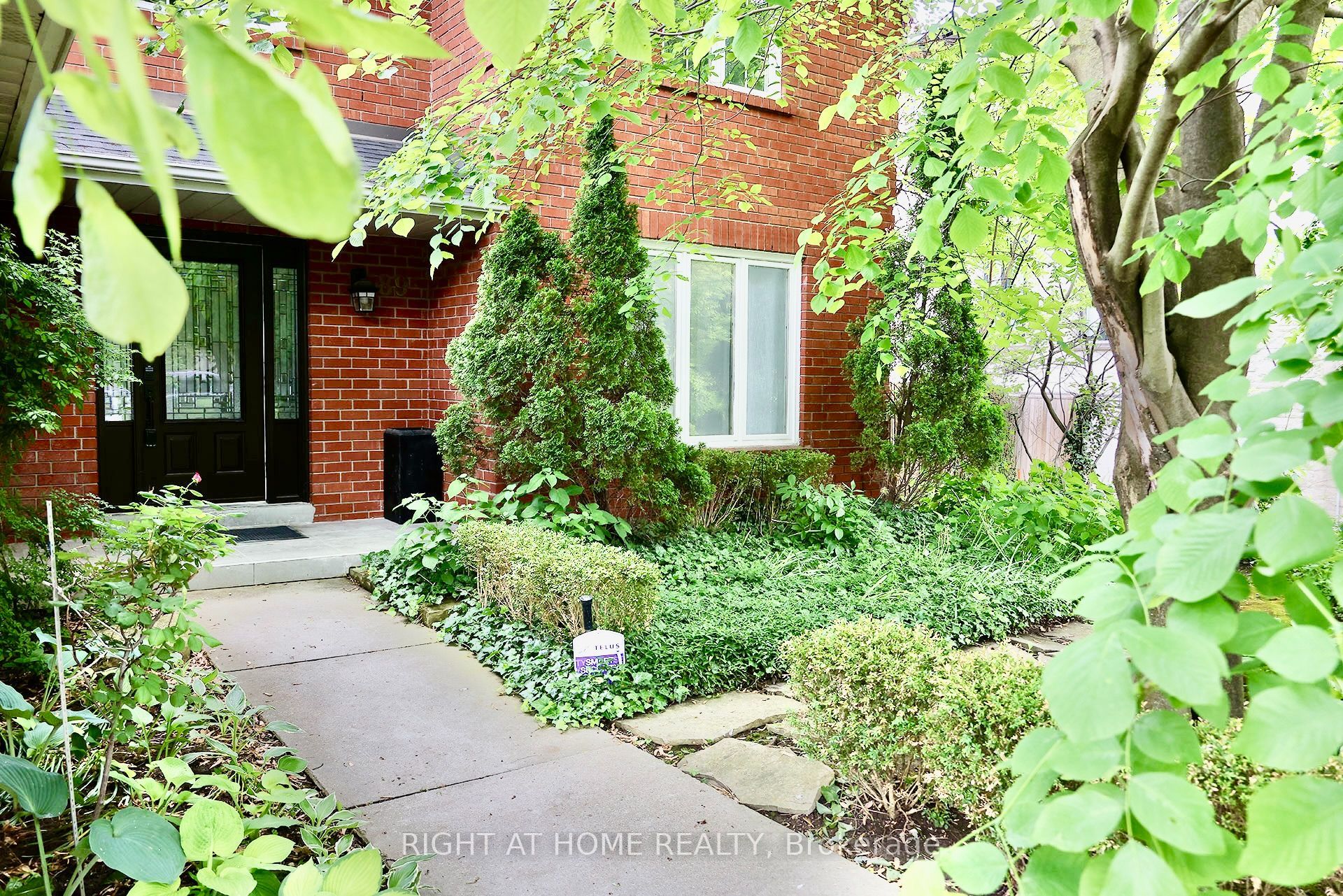 89 Yonge Boulevard, Toronto 3
