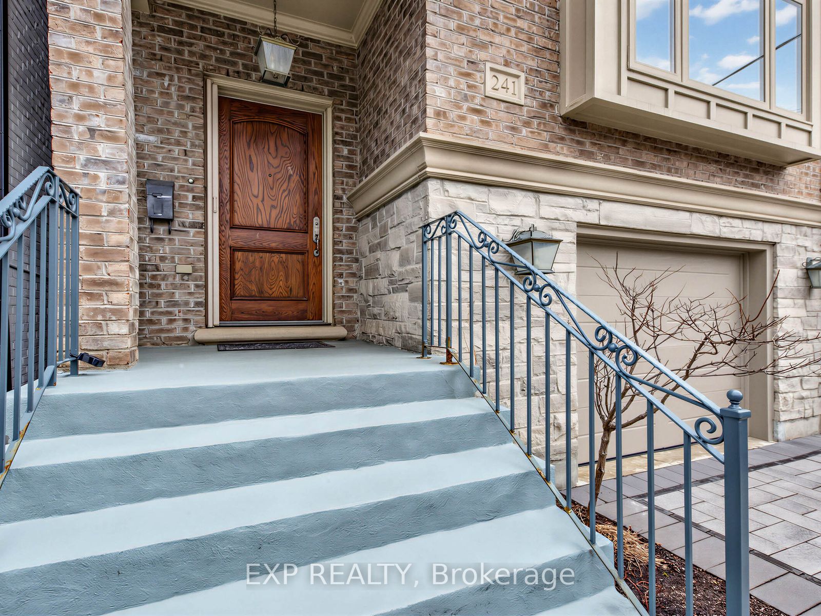 241 Poplar Plains Street, Toronto 2