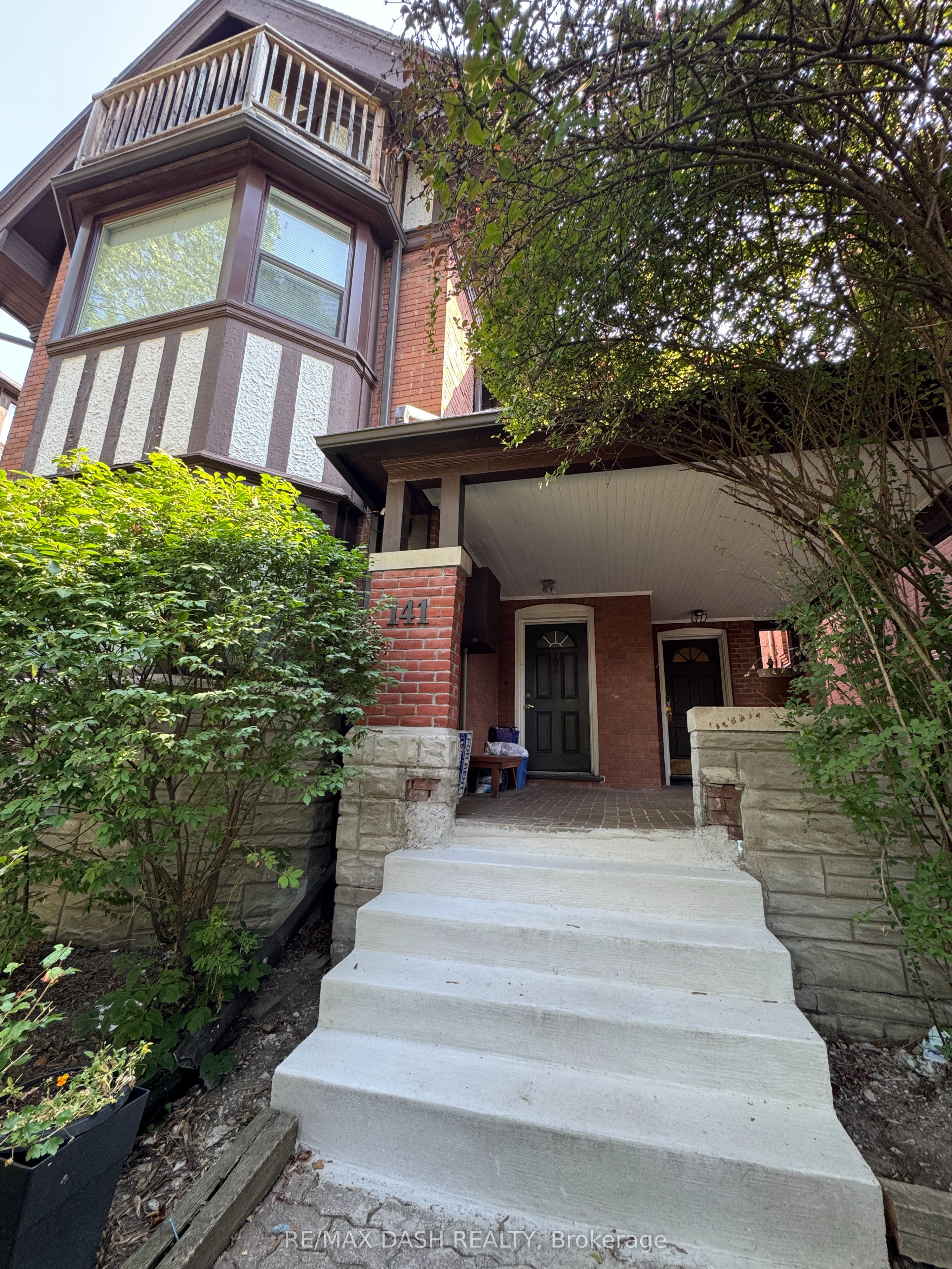 Unit 101 - 141 Admiral Road, Toronto 2