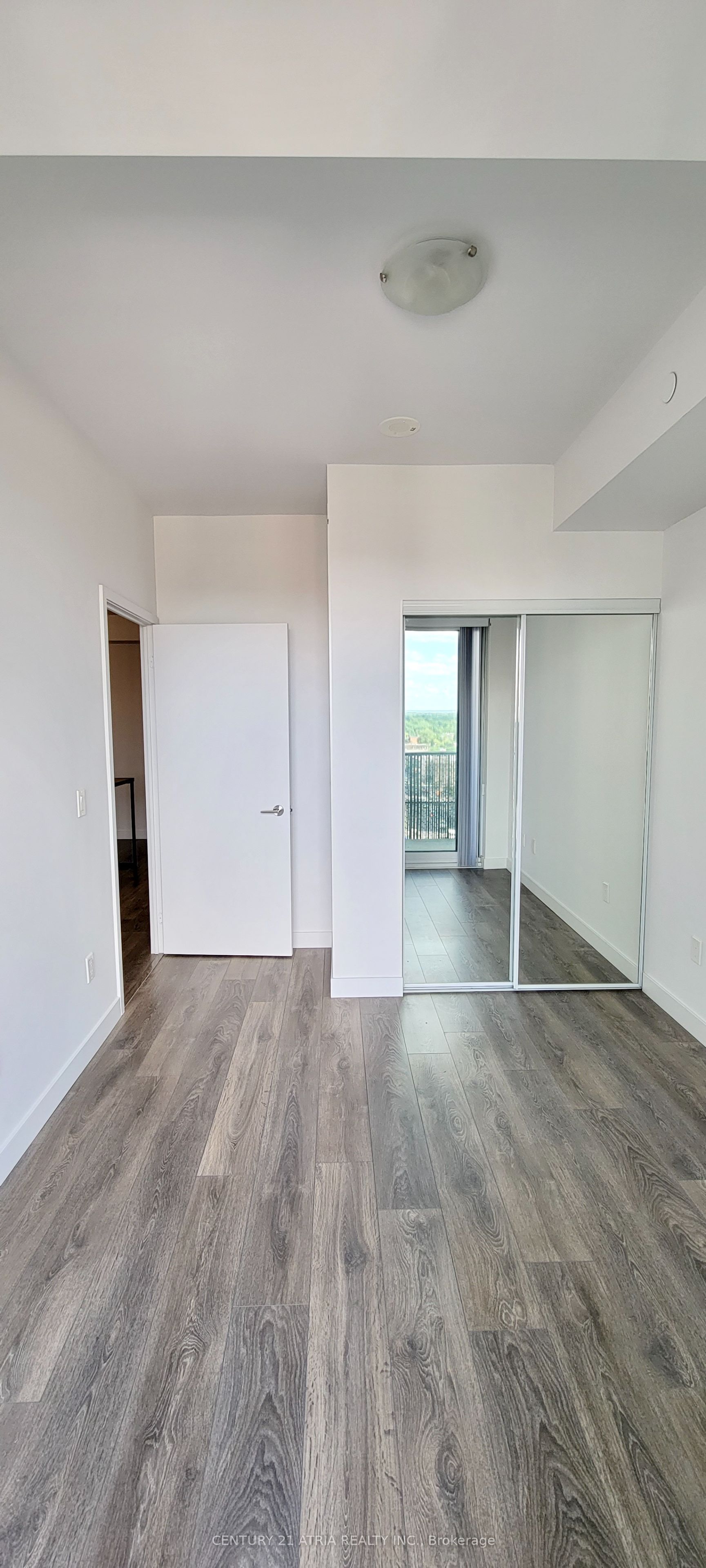 Unit 806 - 8 Eglinton Avenue E, Toronto 5