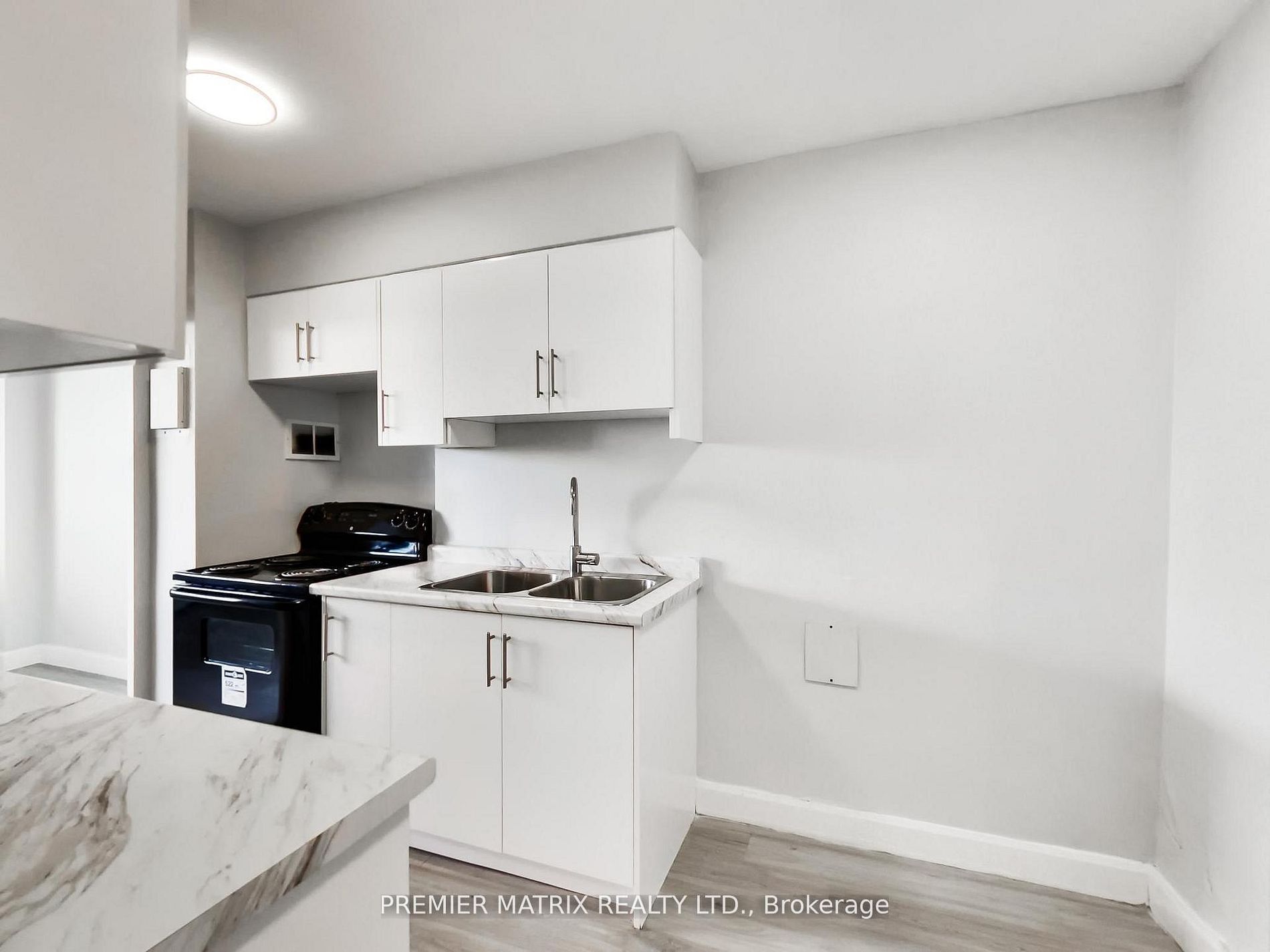 Unit 907 - 65 Thorncliffe Park Drive, Toronto 5