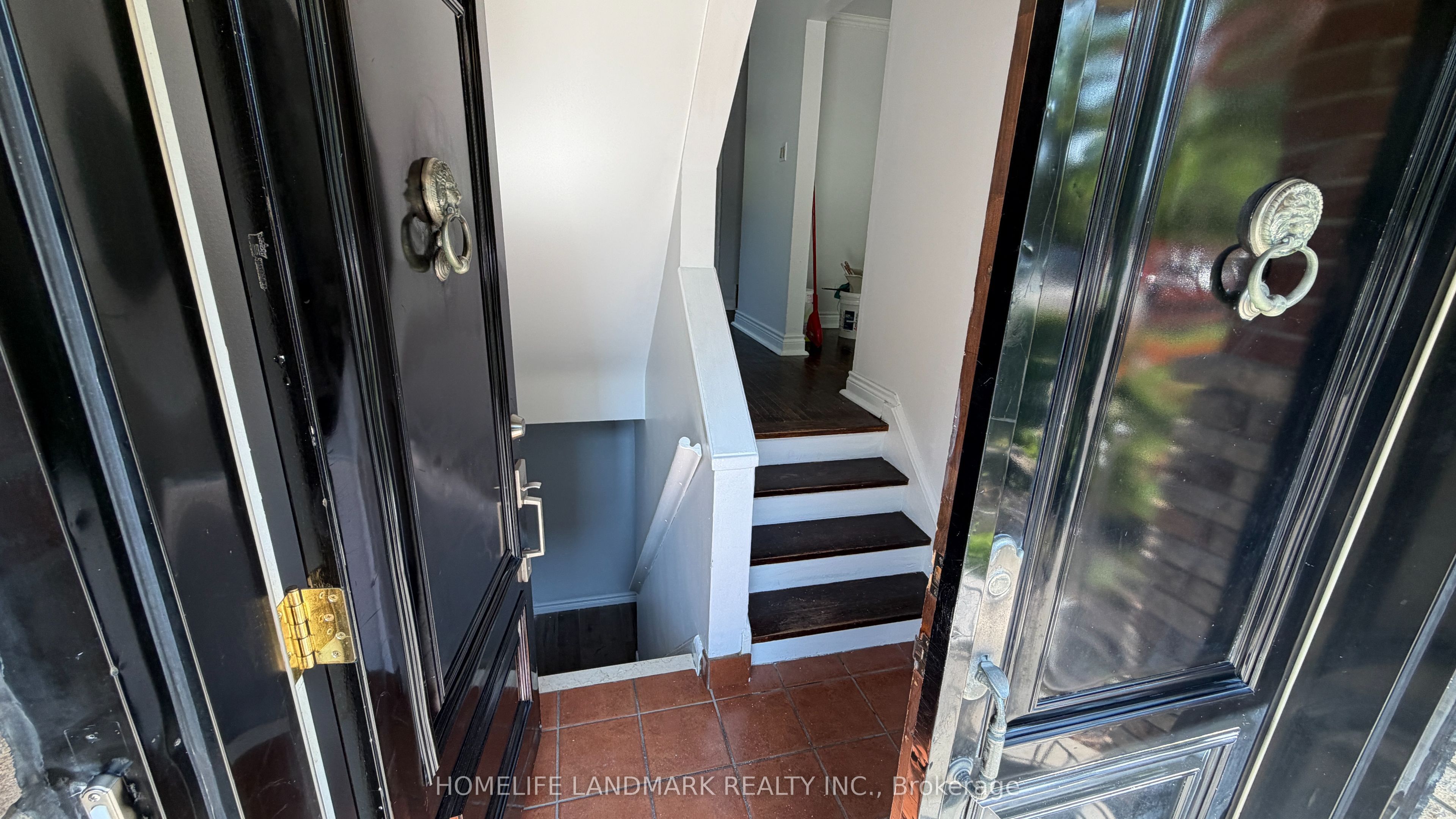 702 Sheppard Ave E Avenue E, North York 4