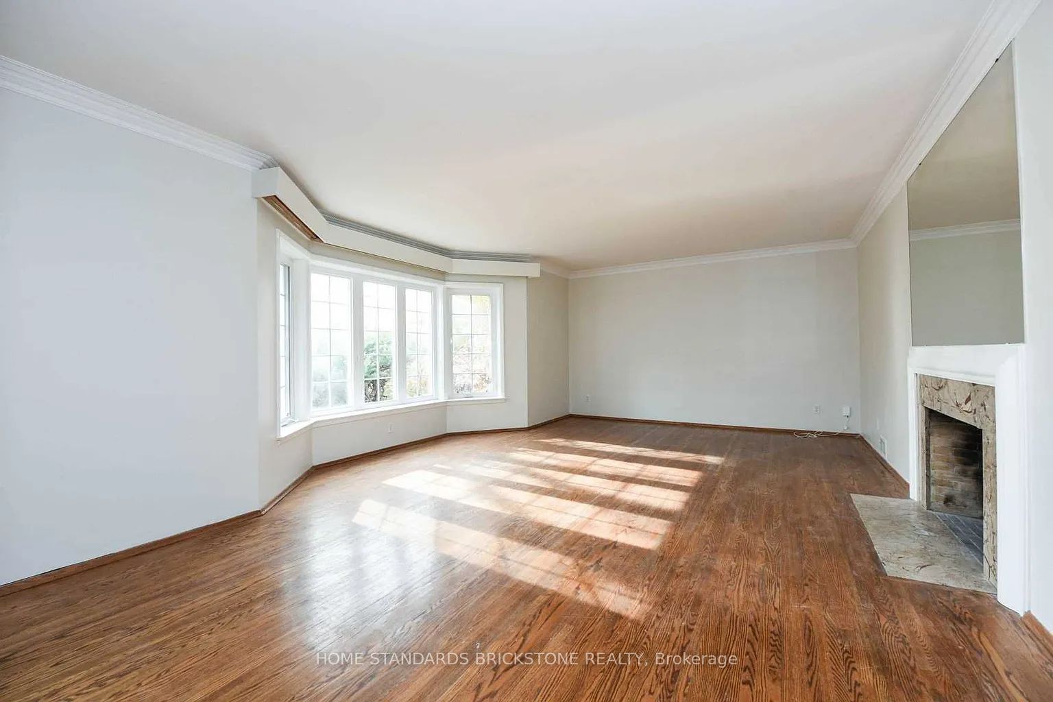 90 Centre Avenue N, North York 4