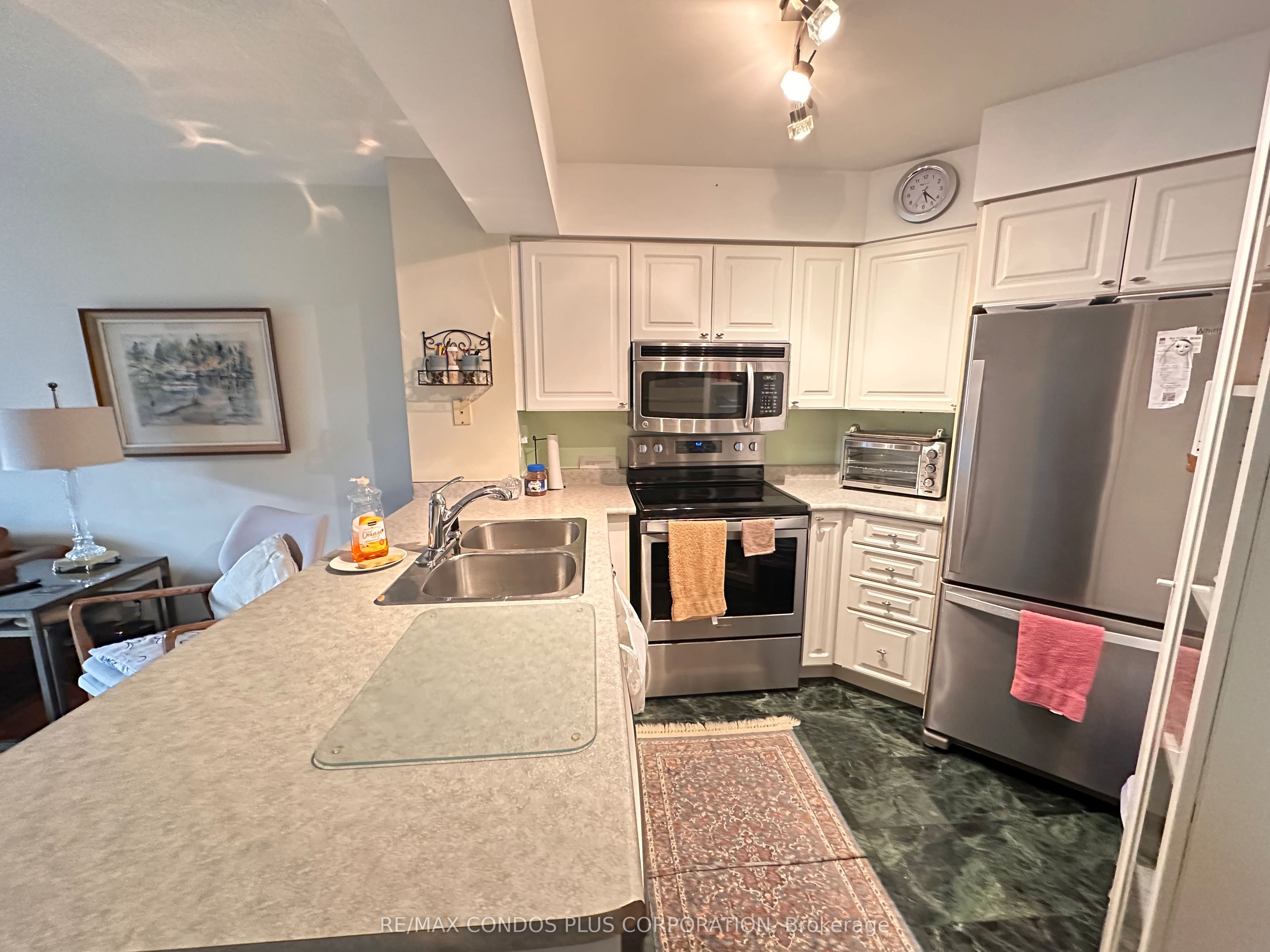 Unit 905 - 750 Bay Street, Toronto 4
