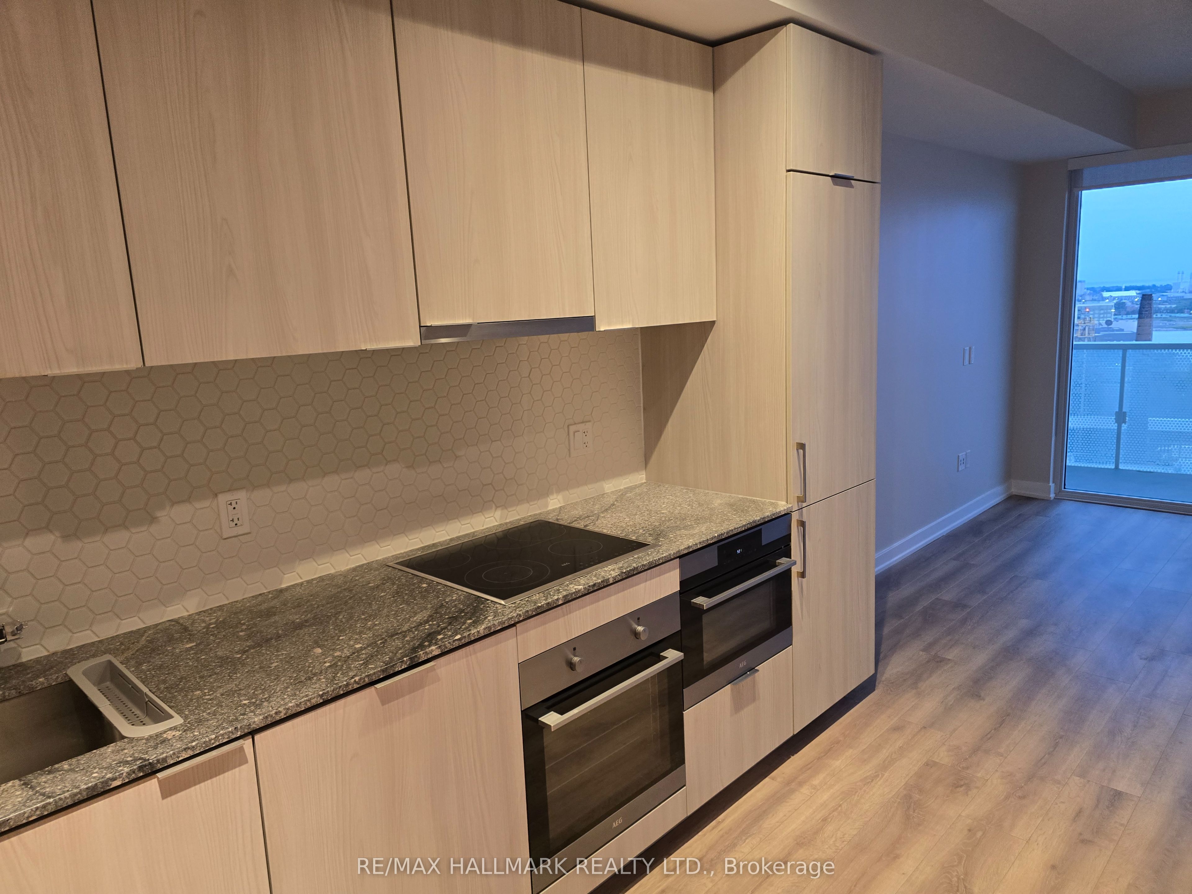Unit 2210 - 15 Queens Quay E, Toronto 5