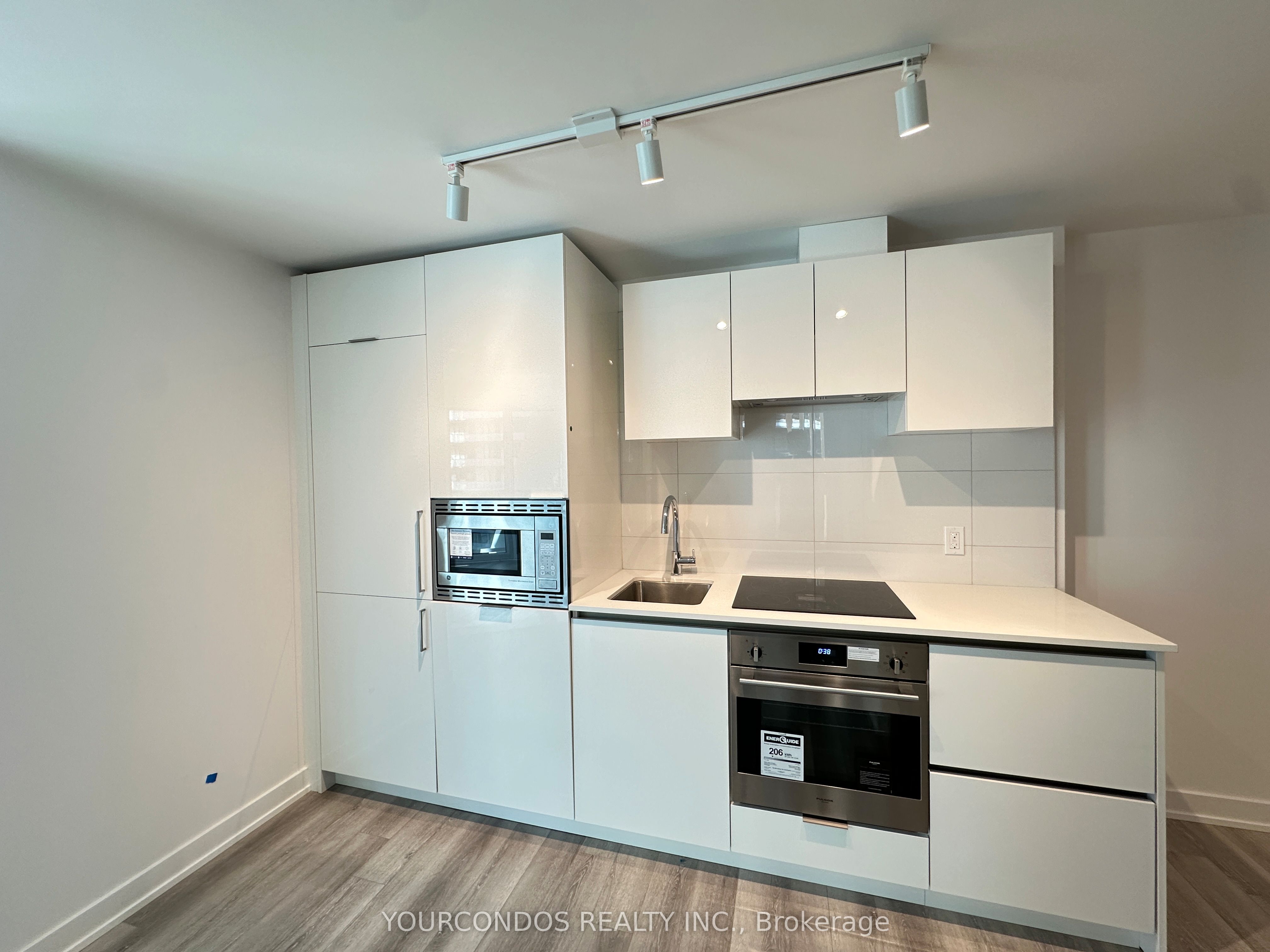 Unit 1728 - 230 SIMCOE Street, Toronto 2