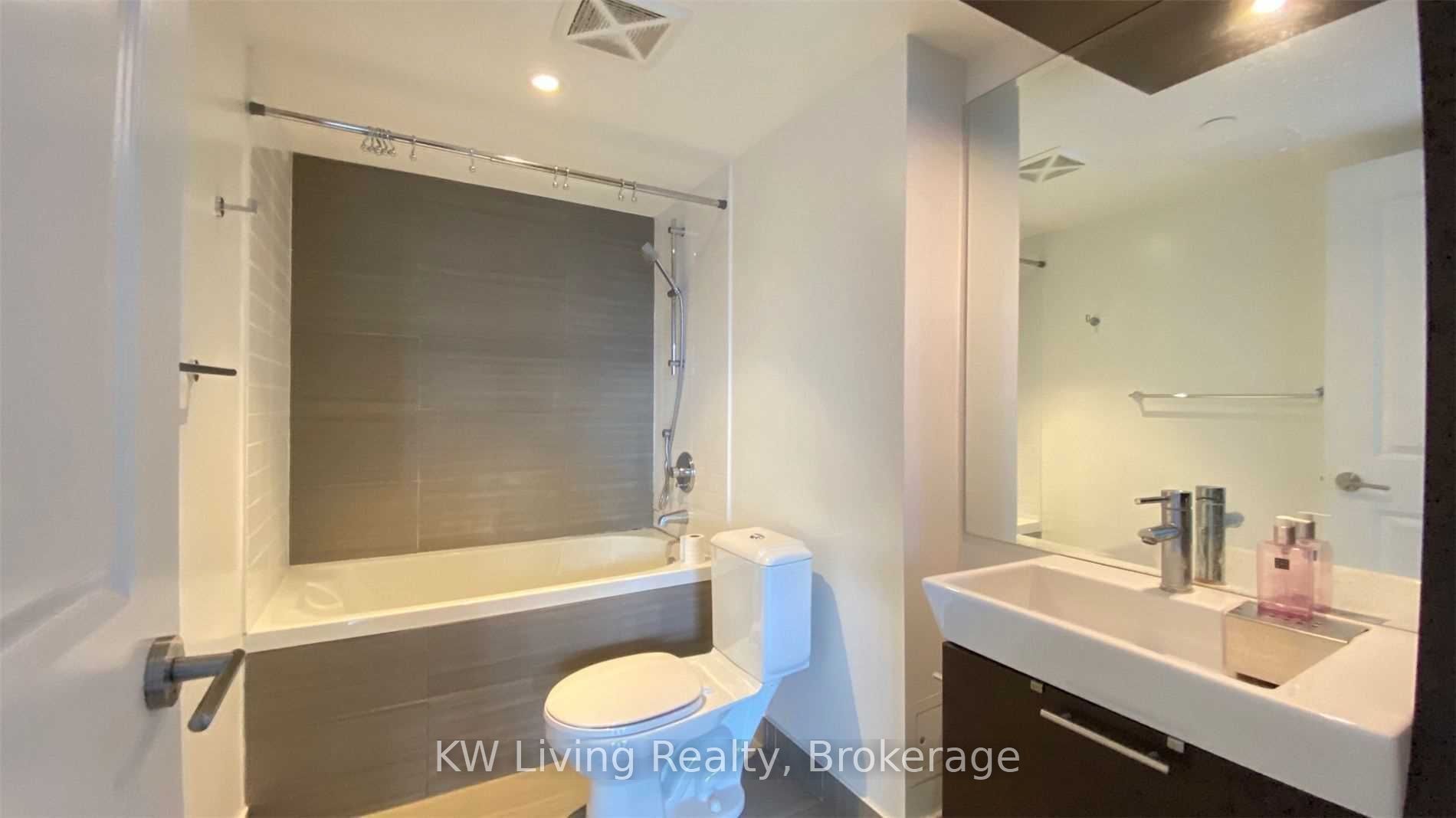 Unit 1601 - 386 Yonge Street, Toronto 4