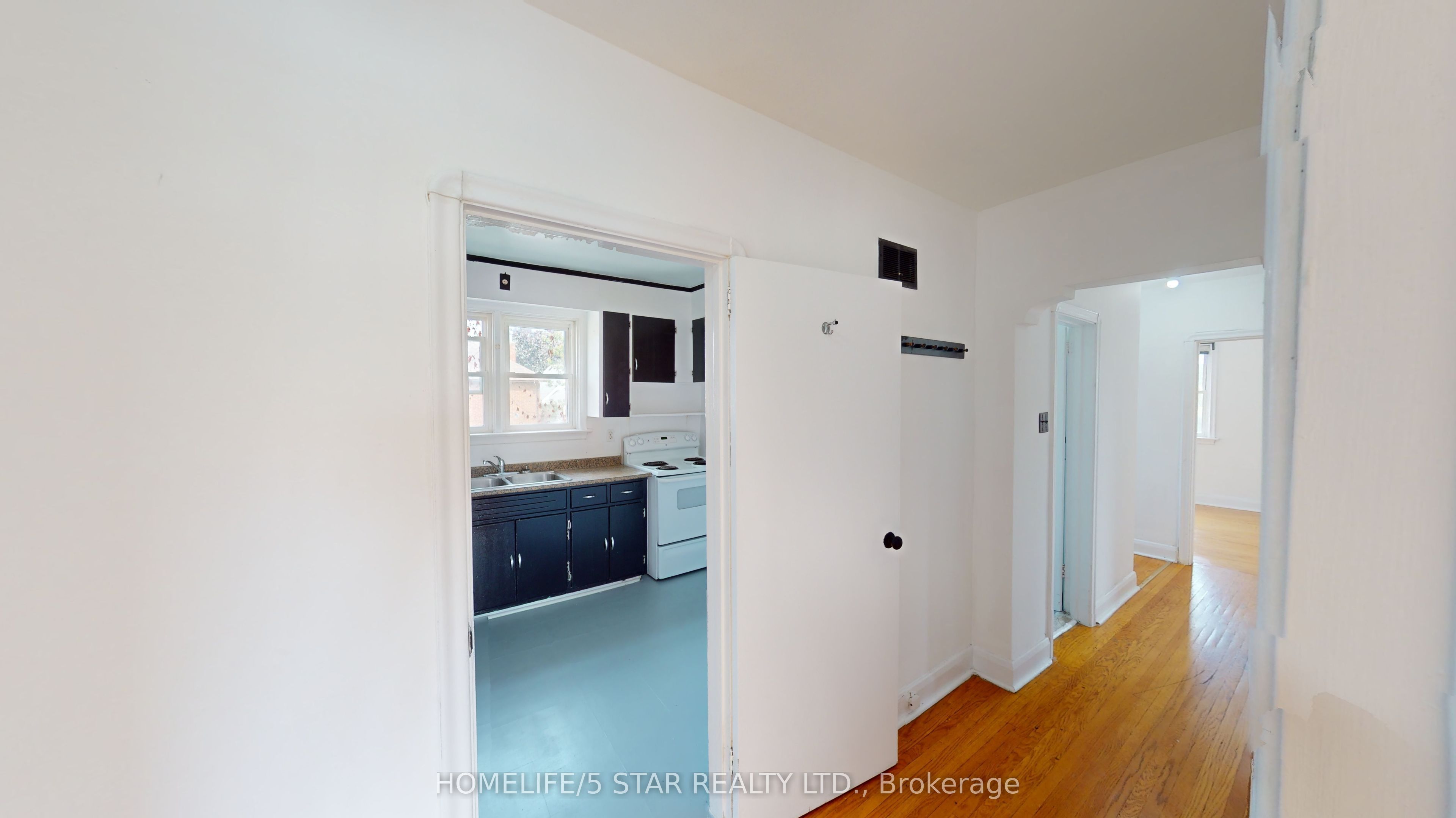49 Earlsdale Avenue, Toronto 5