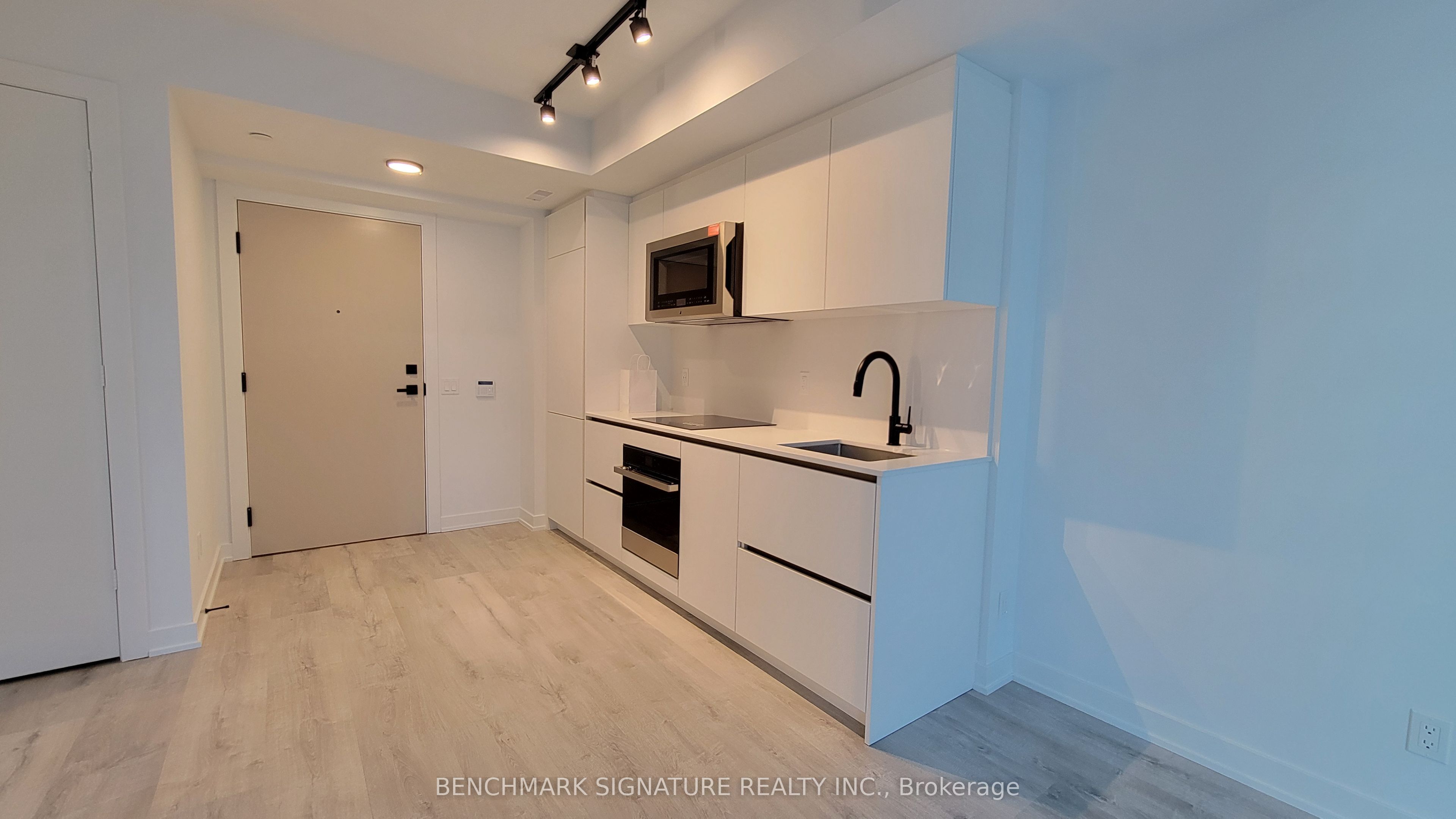 Unit 804 - 327 King Street, Toronto 4