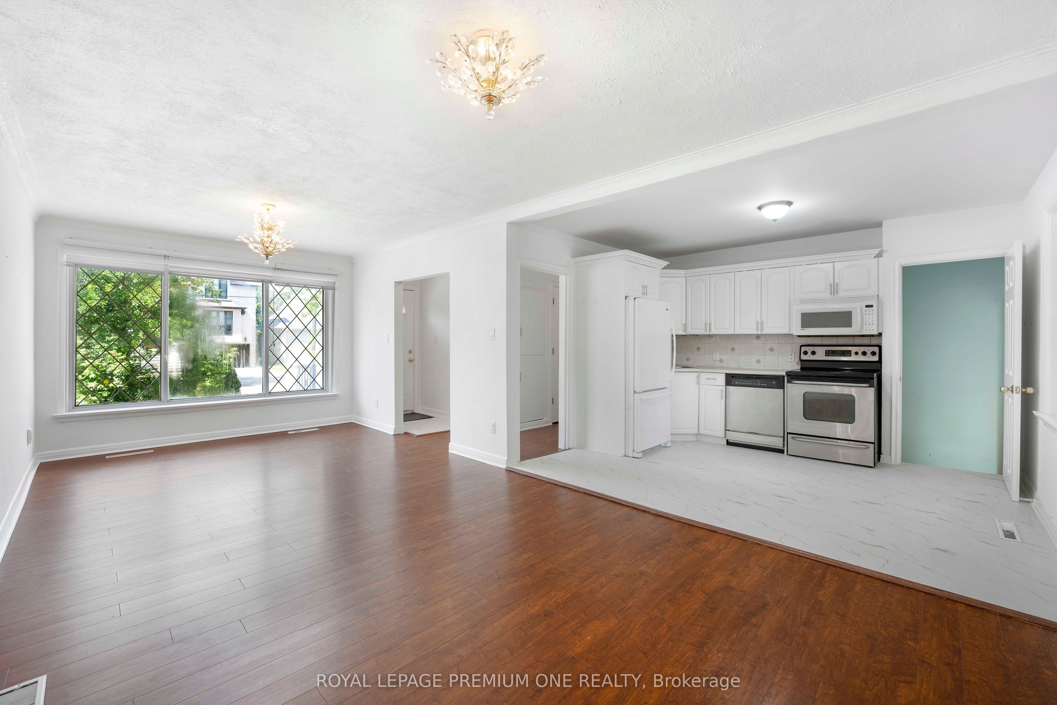Unit ENTIRE - 139 Mckee Avenue, North York 4
