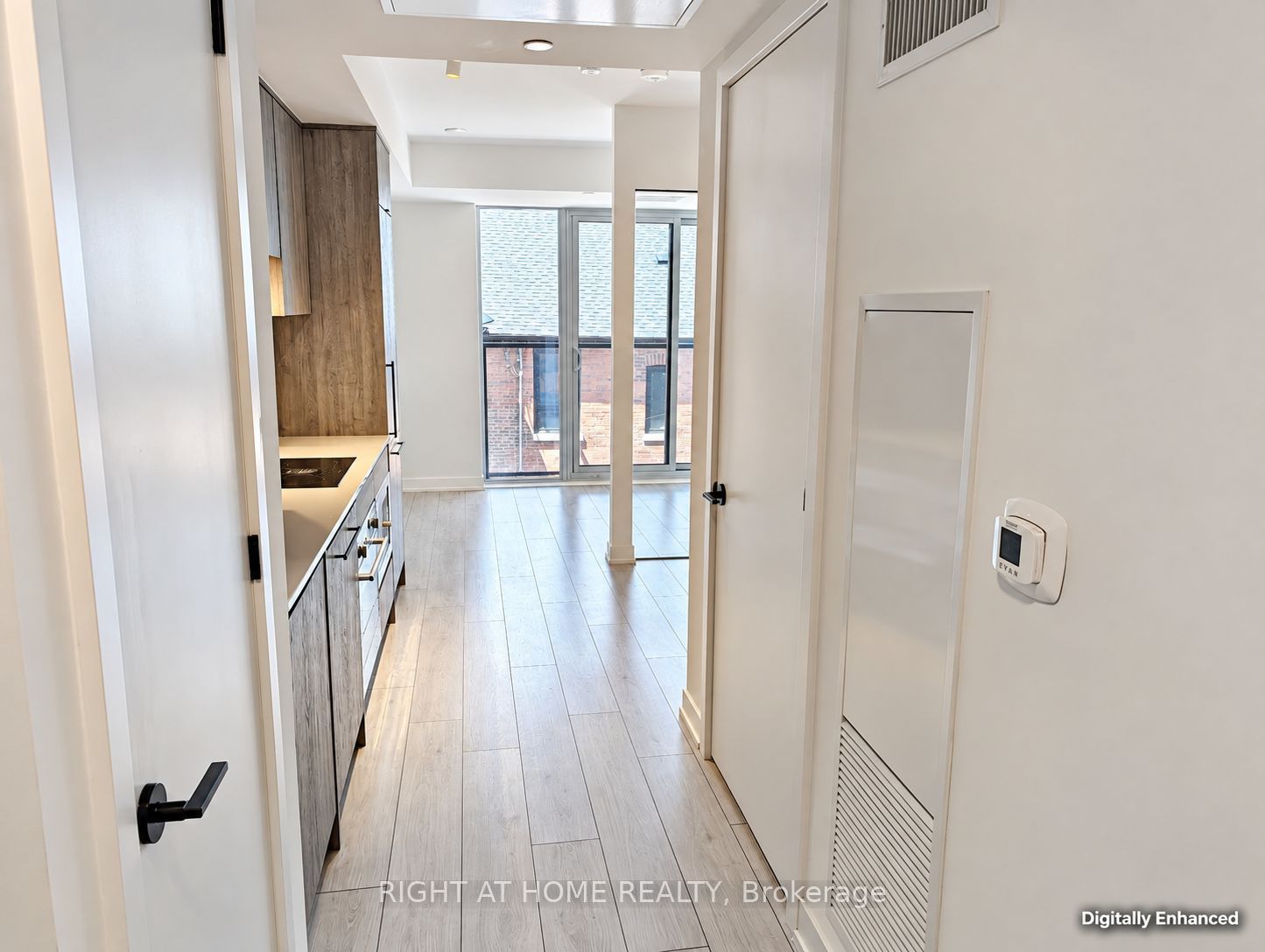 Unit 316 - 5 Lakeview Avenue, Toronto 2