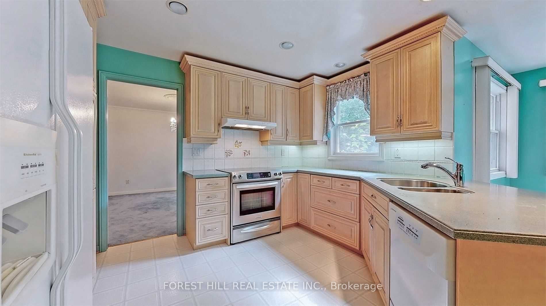78 Mossgrove Trail, North York 5