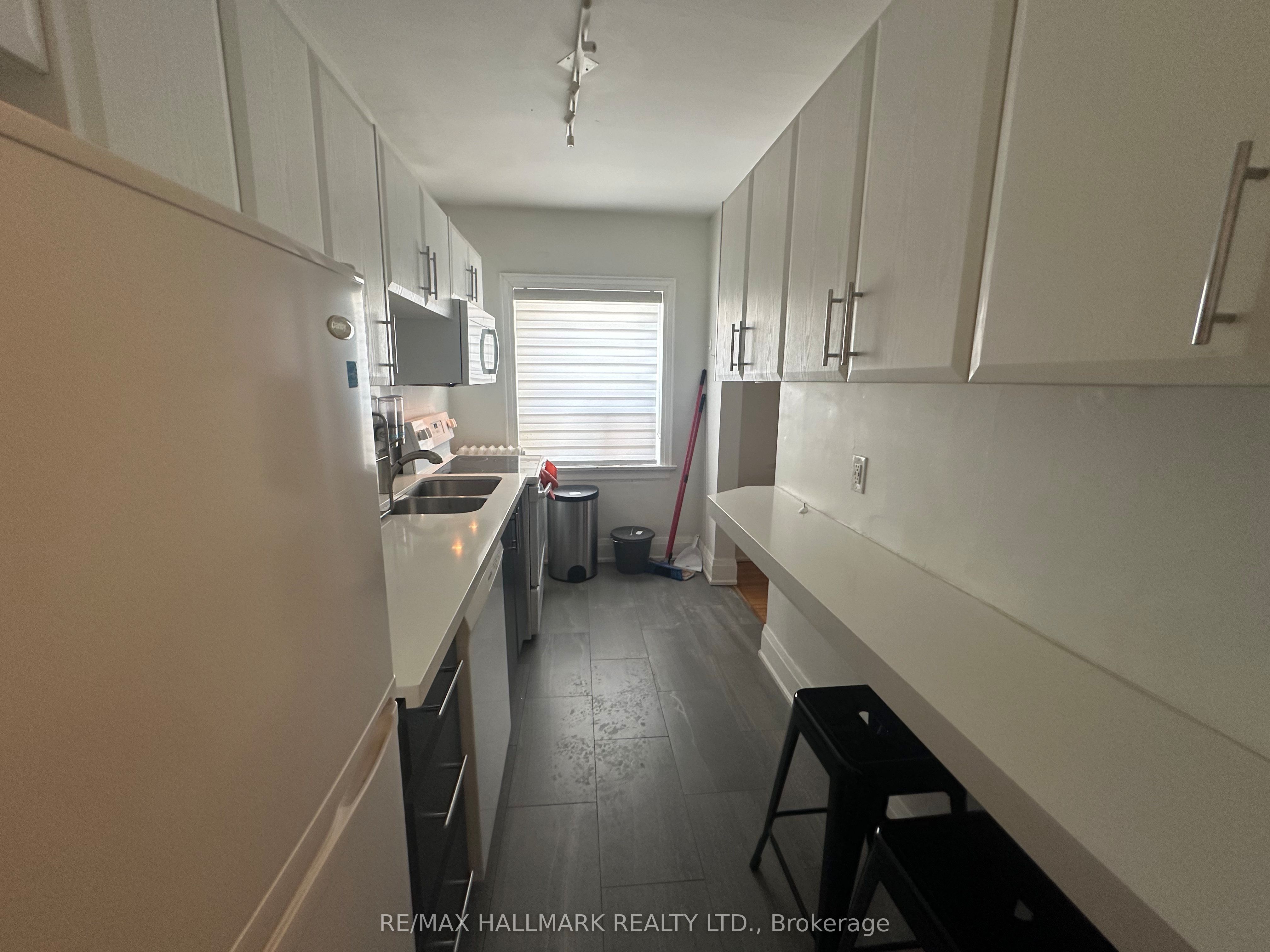 Unit 9 - 595 St Clair Avenue W, Toronto 5