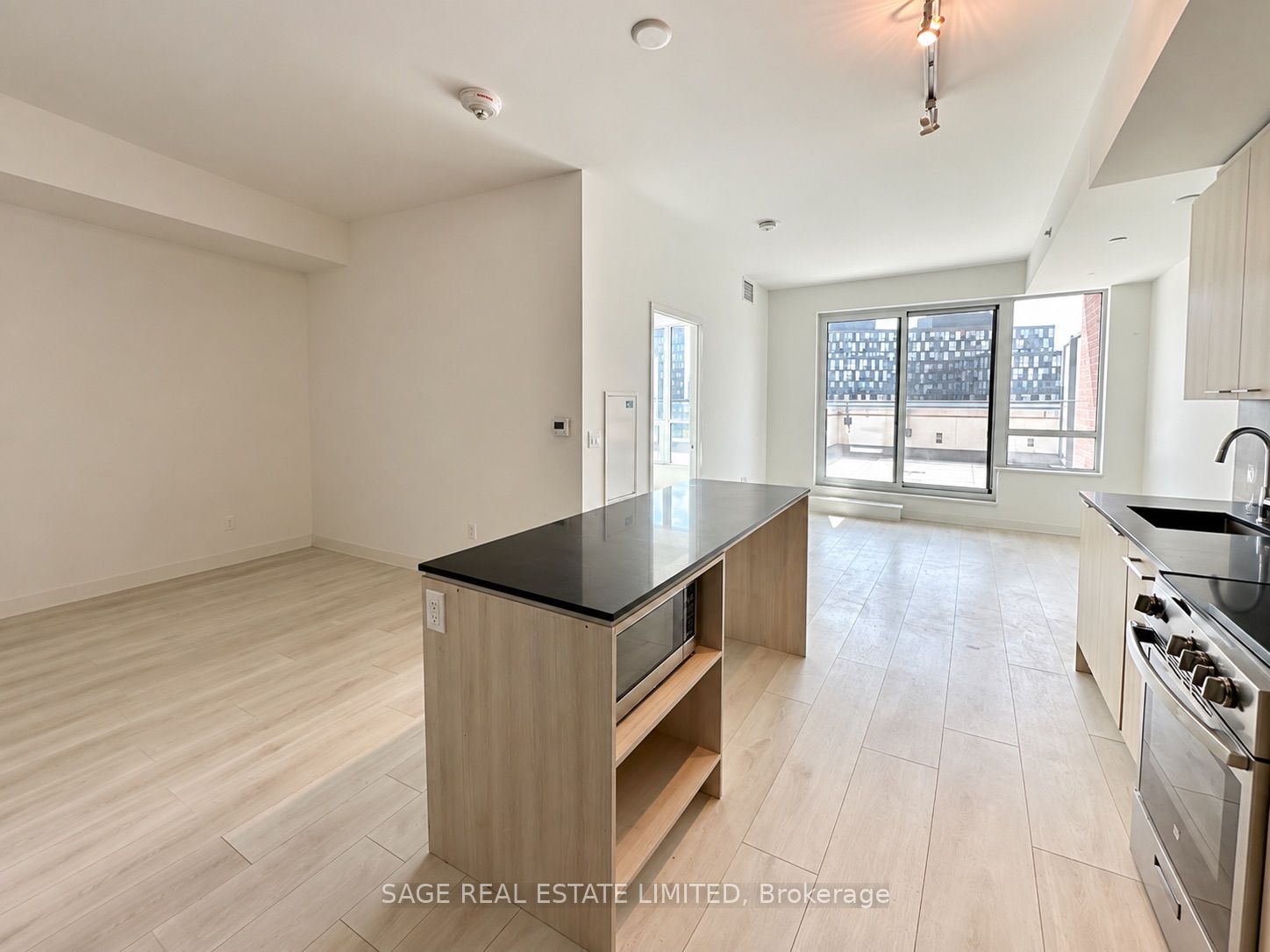 Unit 730 - 31 Tippett Road, North York 4
