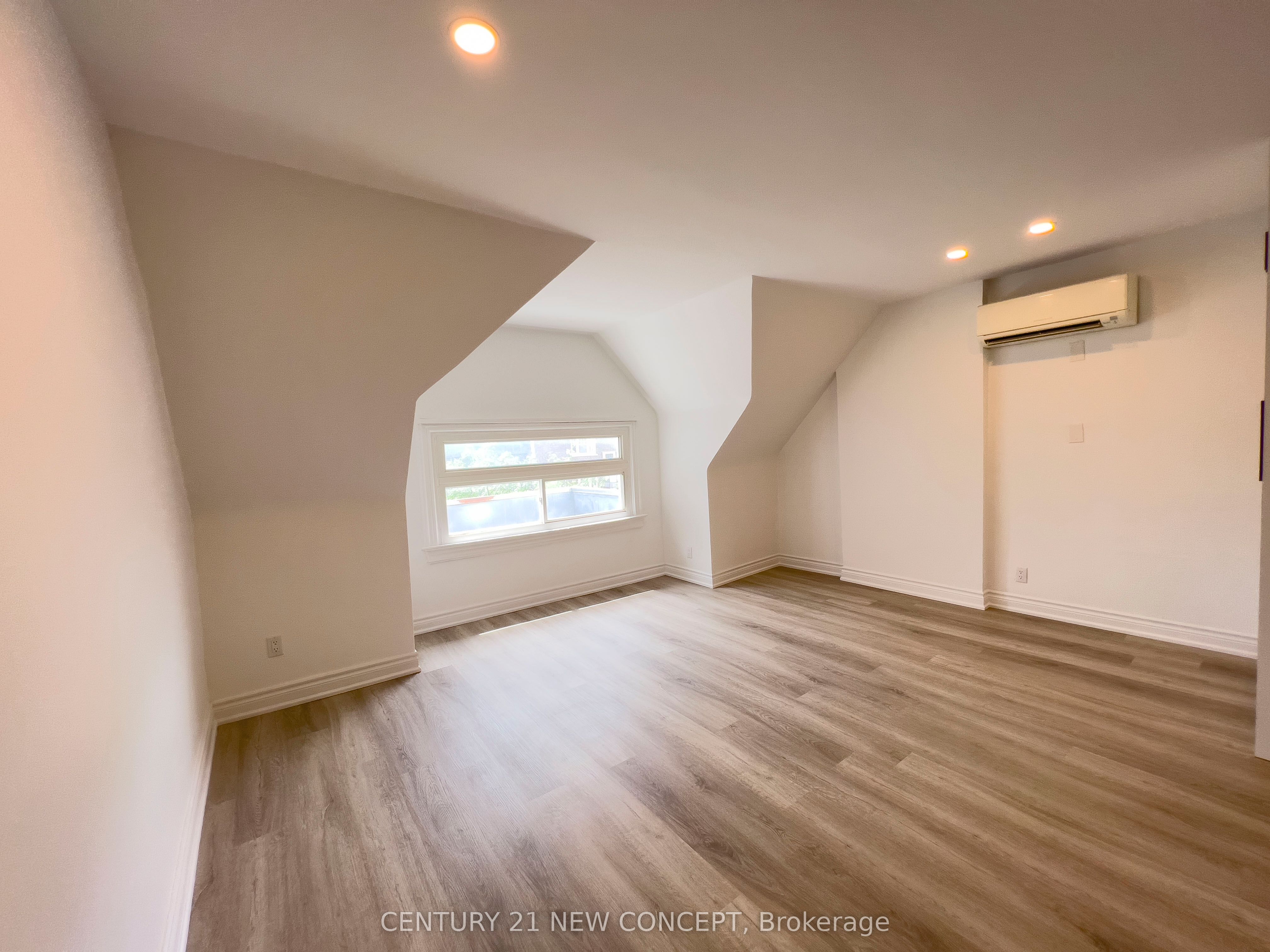 Unit 3rd Floor - 706 Bloor Street N, Toronto 5