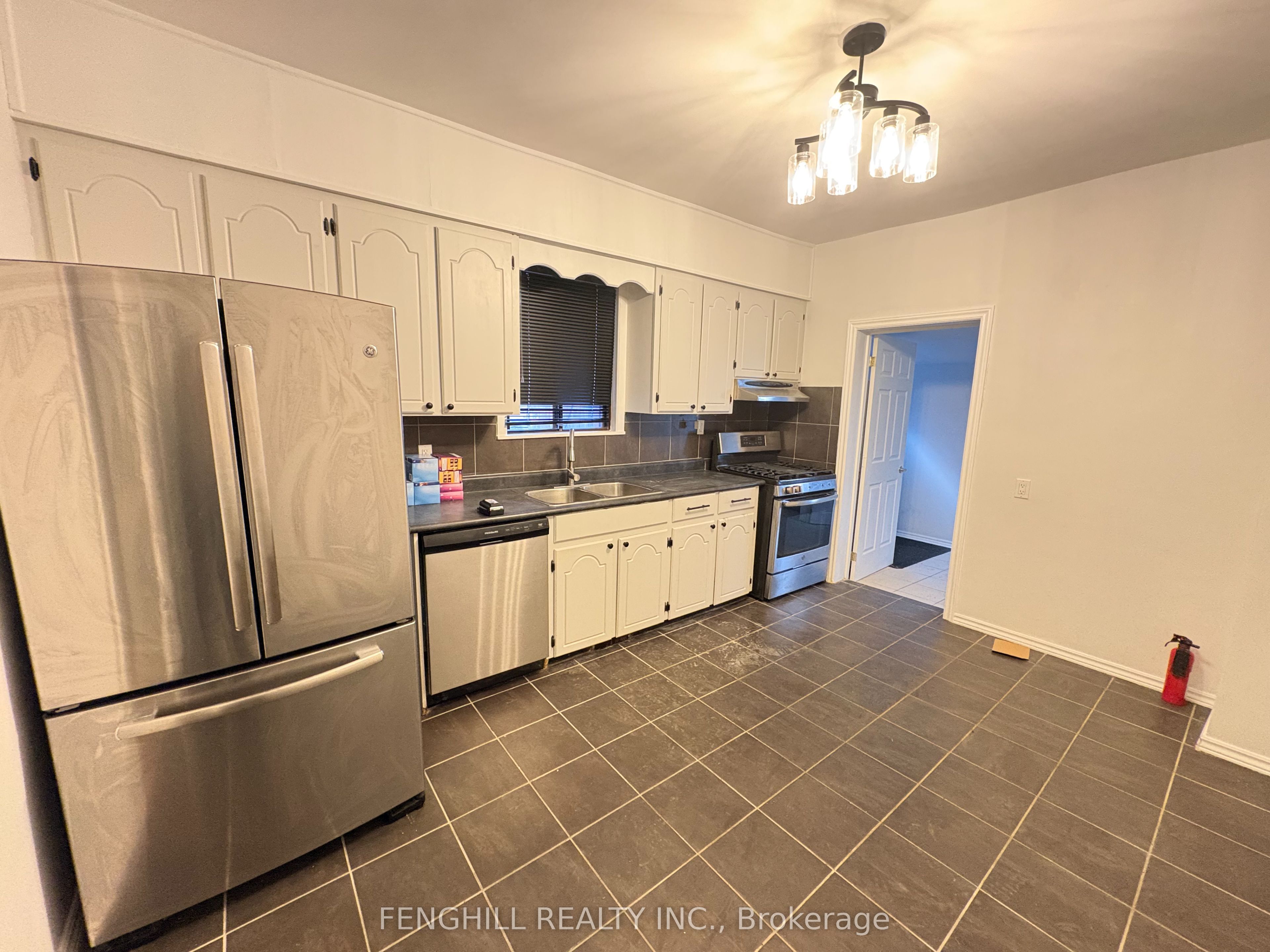 Unit Main Level - 270 Clinton Street, Toronto 4