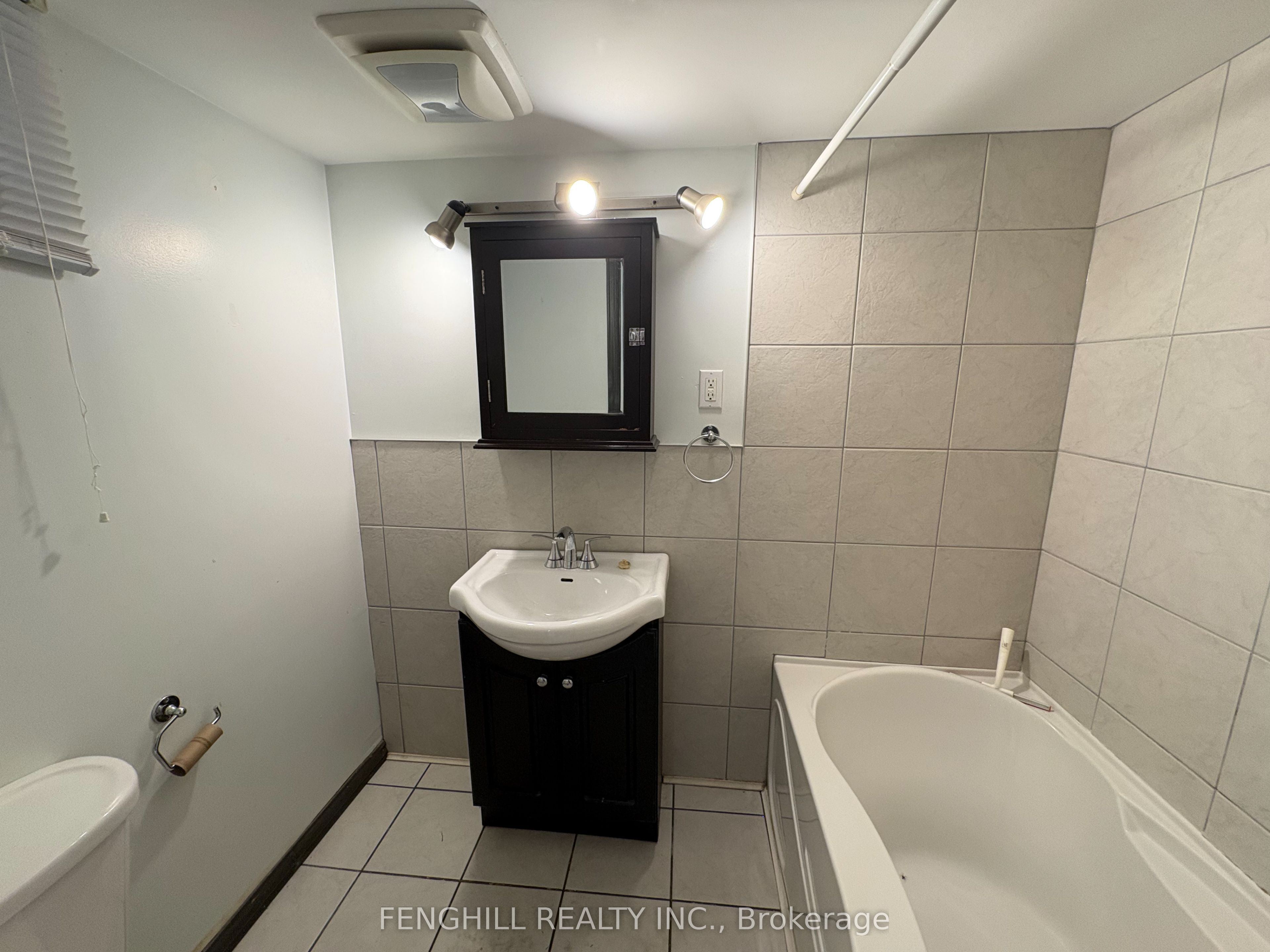 Unit BSMT - 270 Clinton Street, Toronto 5