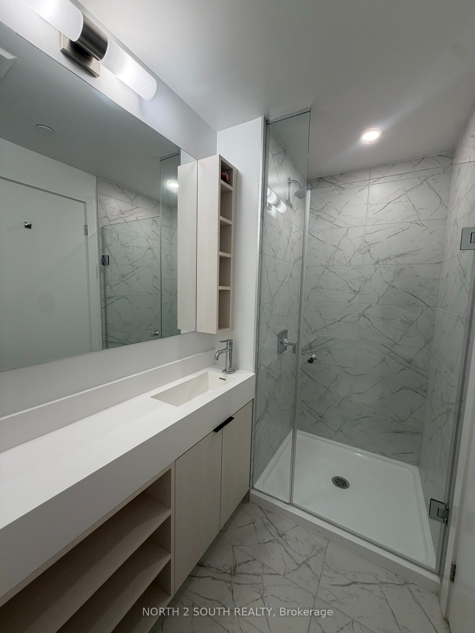 Unit 803 - 252 Church Street, Toronto 4