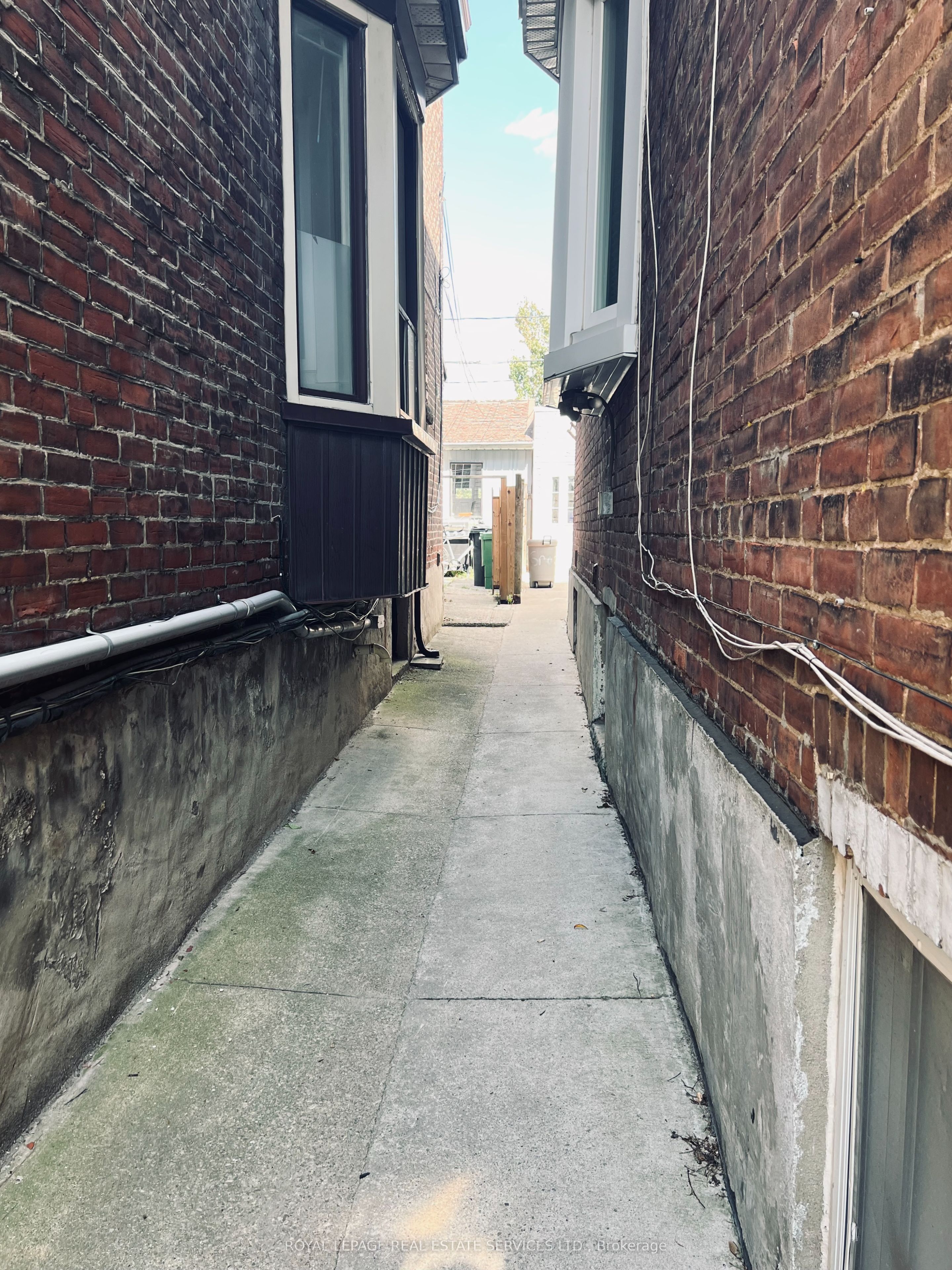 Unit Lower - 263 Grace Street, Toronto 2