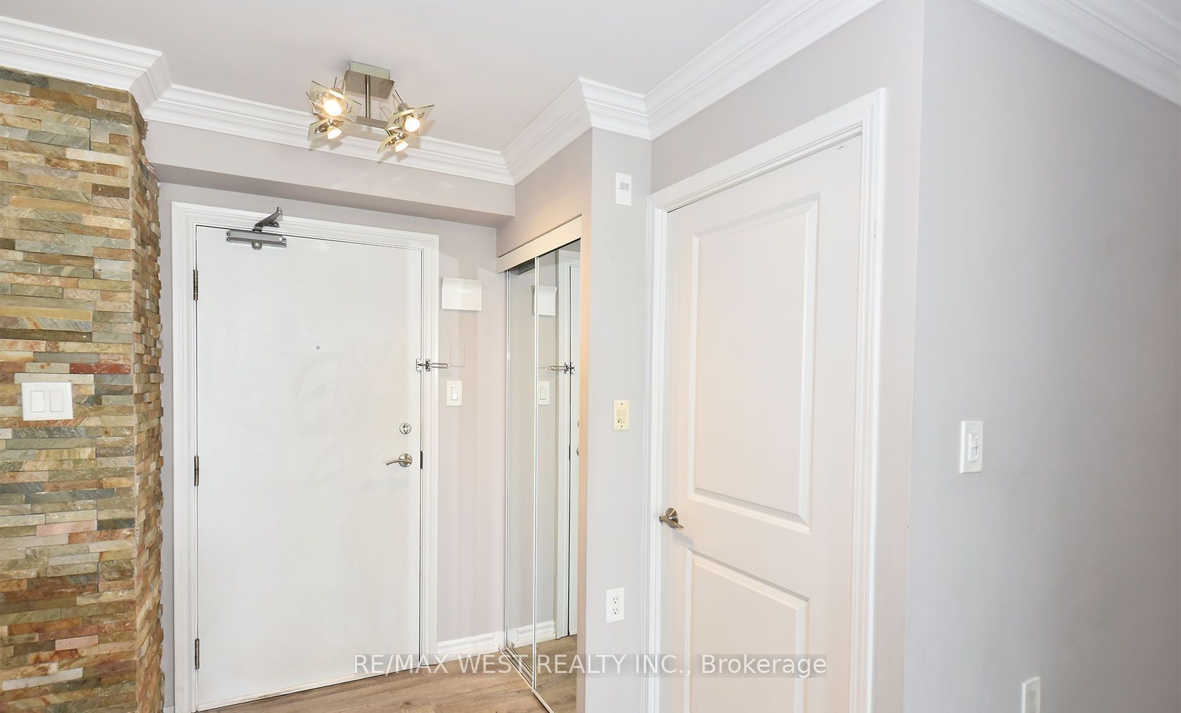 Unit 705 - 920 Sheppard Avenue W, North York 5