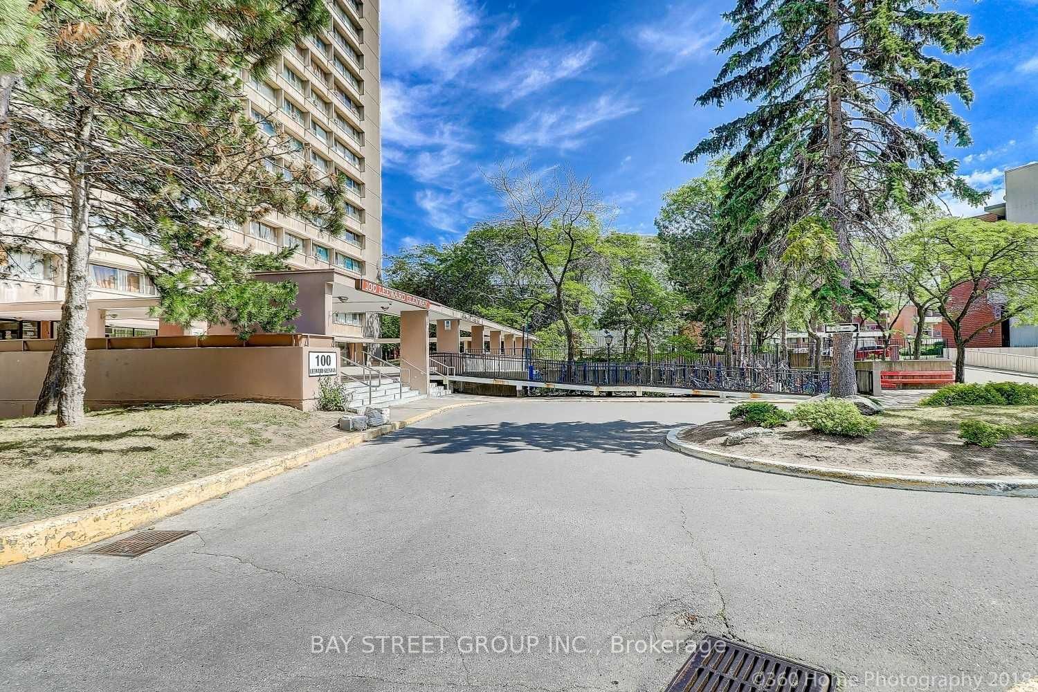 Unit 1010 - 100 Leeward Glenway, Toronto 3