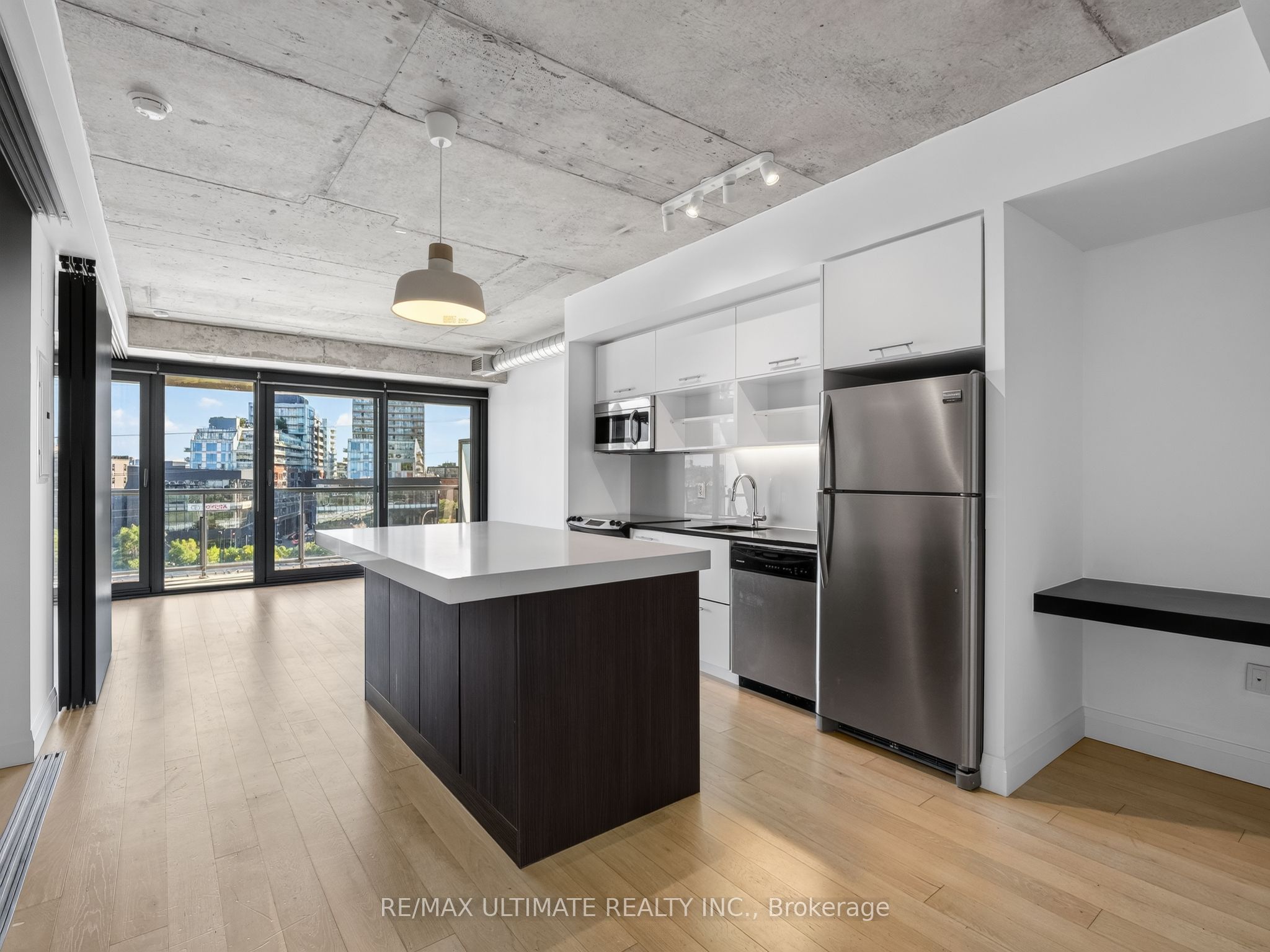Unit 701 - 32 Trolley Crescent, Toronto 5