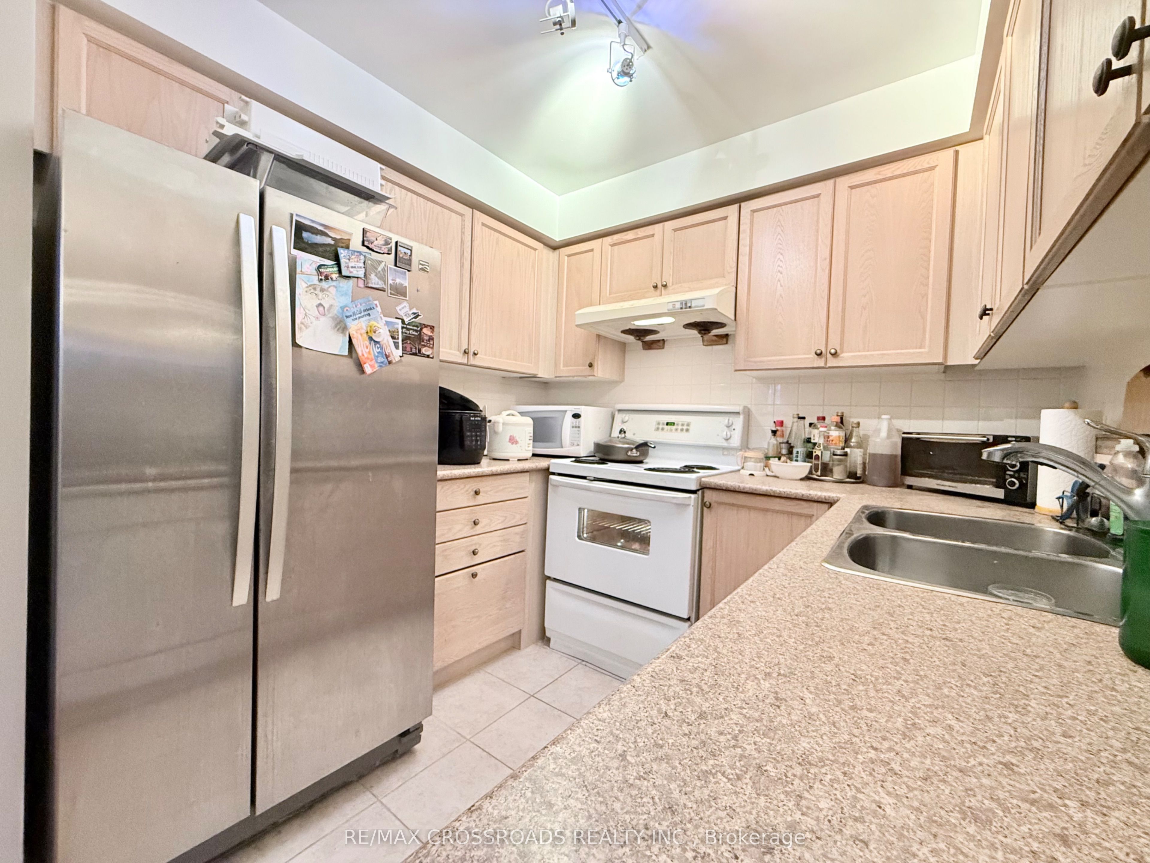 Unit 603 - 1 Clairtrell Road, North York 5
