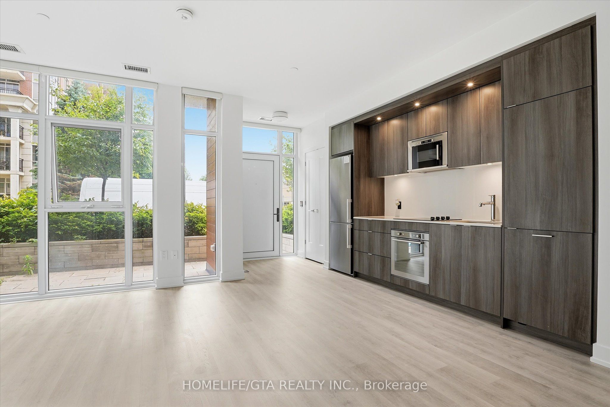 Unit 206 - 30 Inn On The Park Drive, North York 4