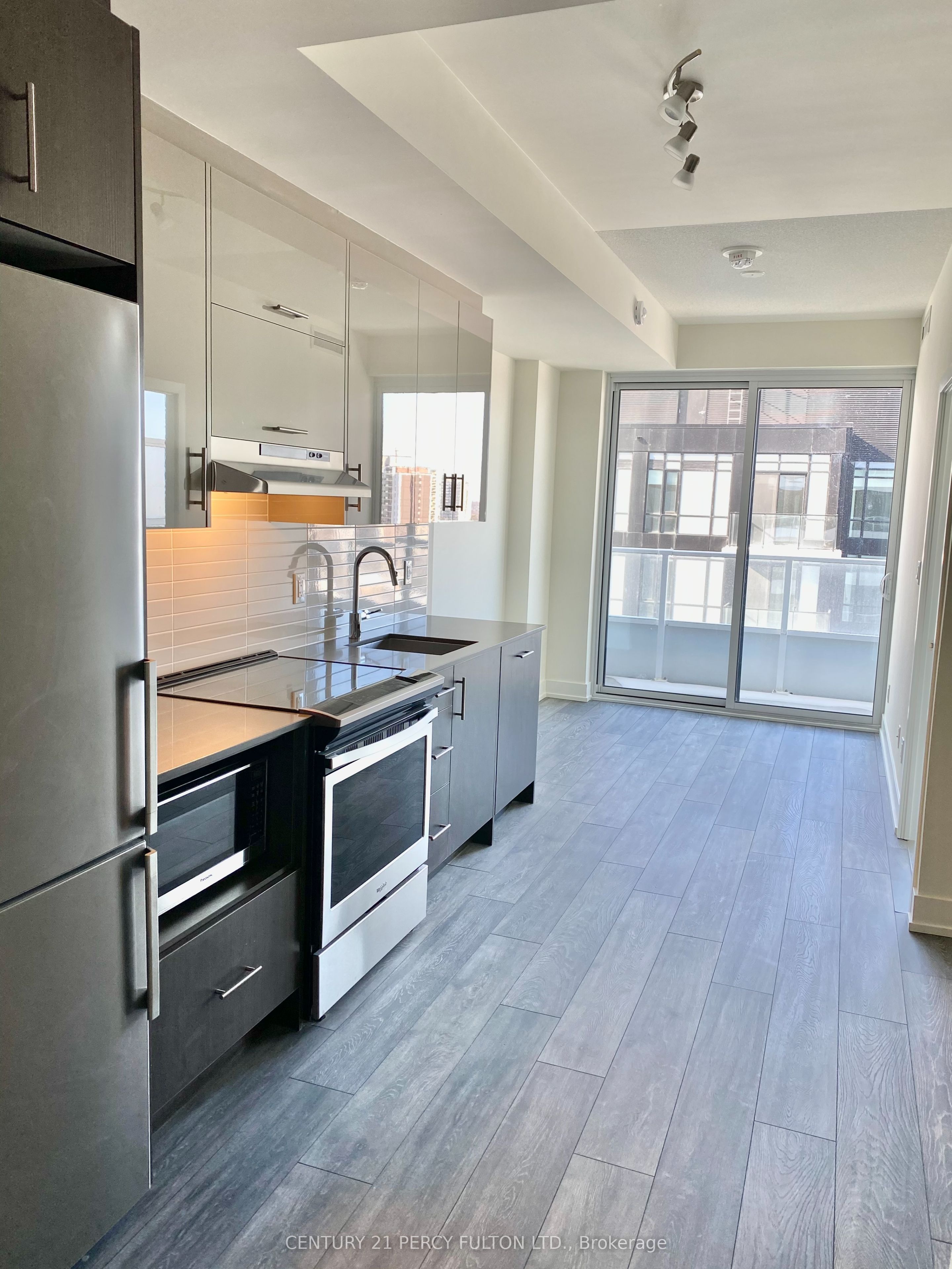 Unit 1105 - 180 Fairview Mall Drive, North York 3