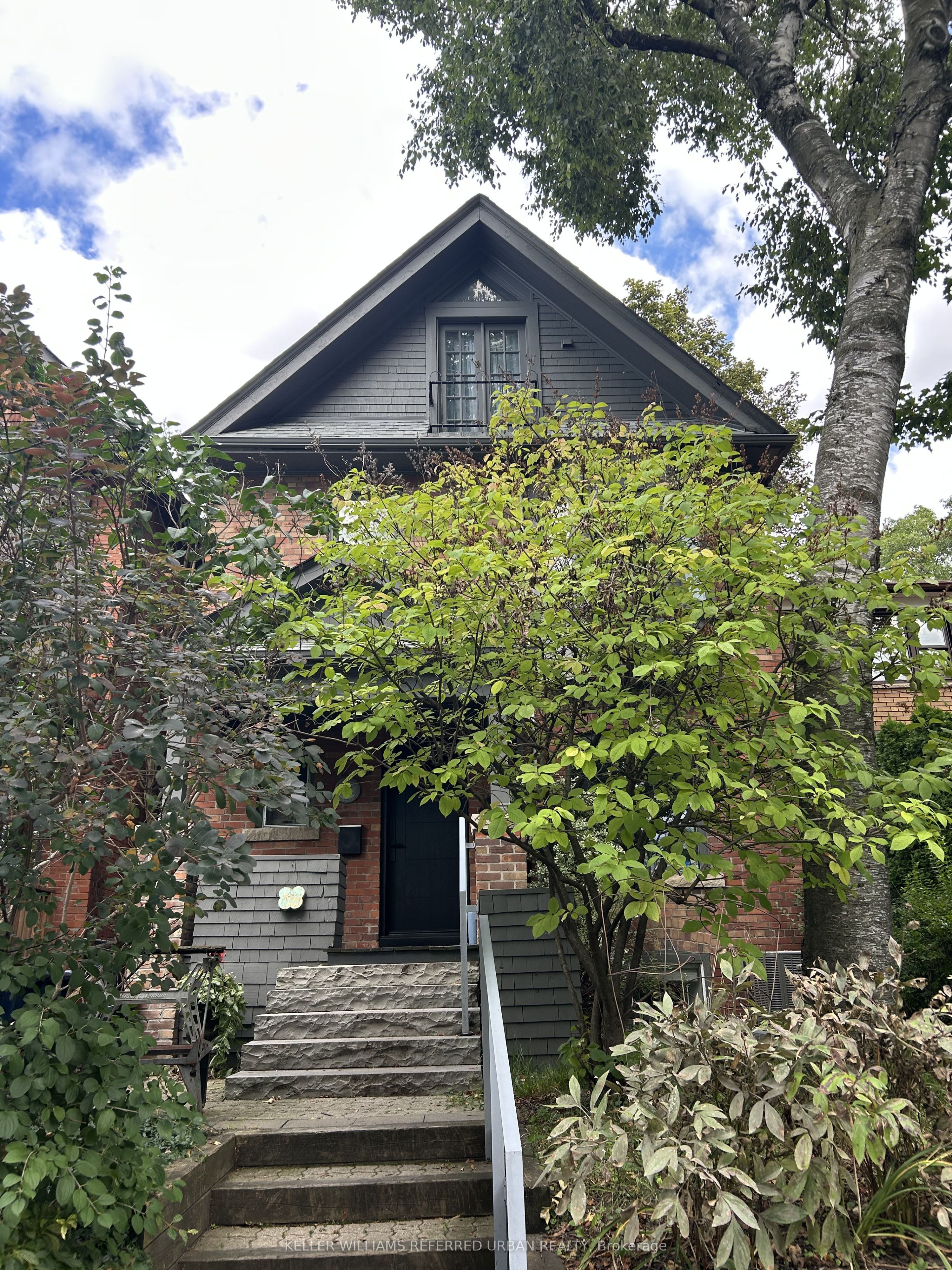 63 Hilton Avenue, Toronto 3