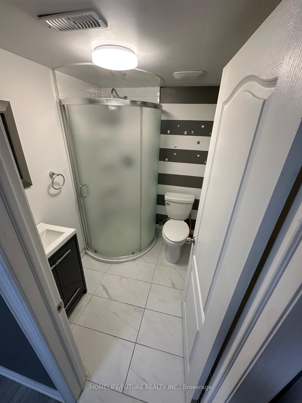 Unit Bsmt - 33 Oldborough Circle, North York 3