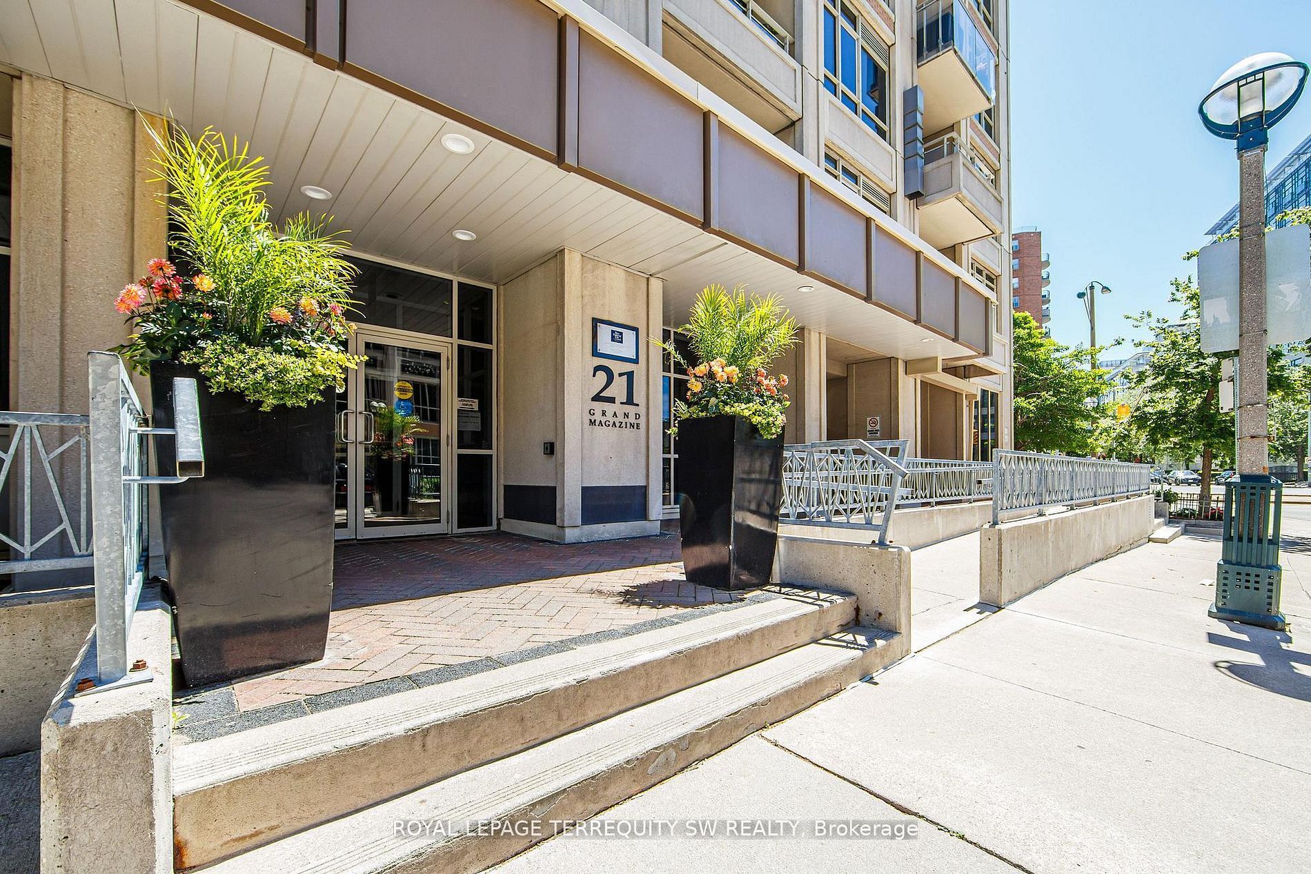 Unit 809 - 21 Grand Magazine Street, Toronto 2
