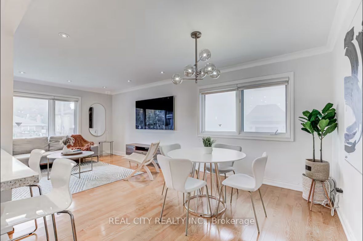 Unit Main - 96 Wyndcliff Crescent, North York 3