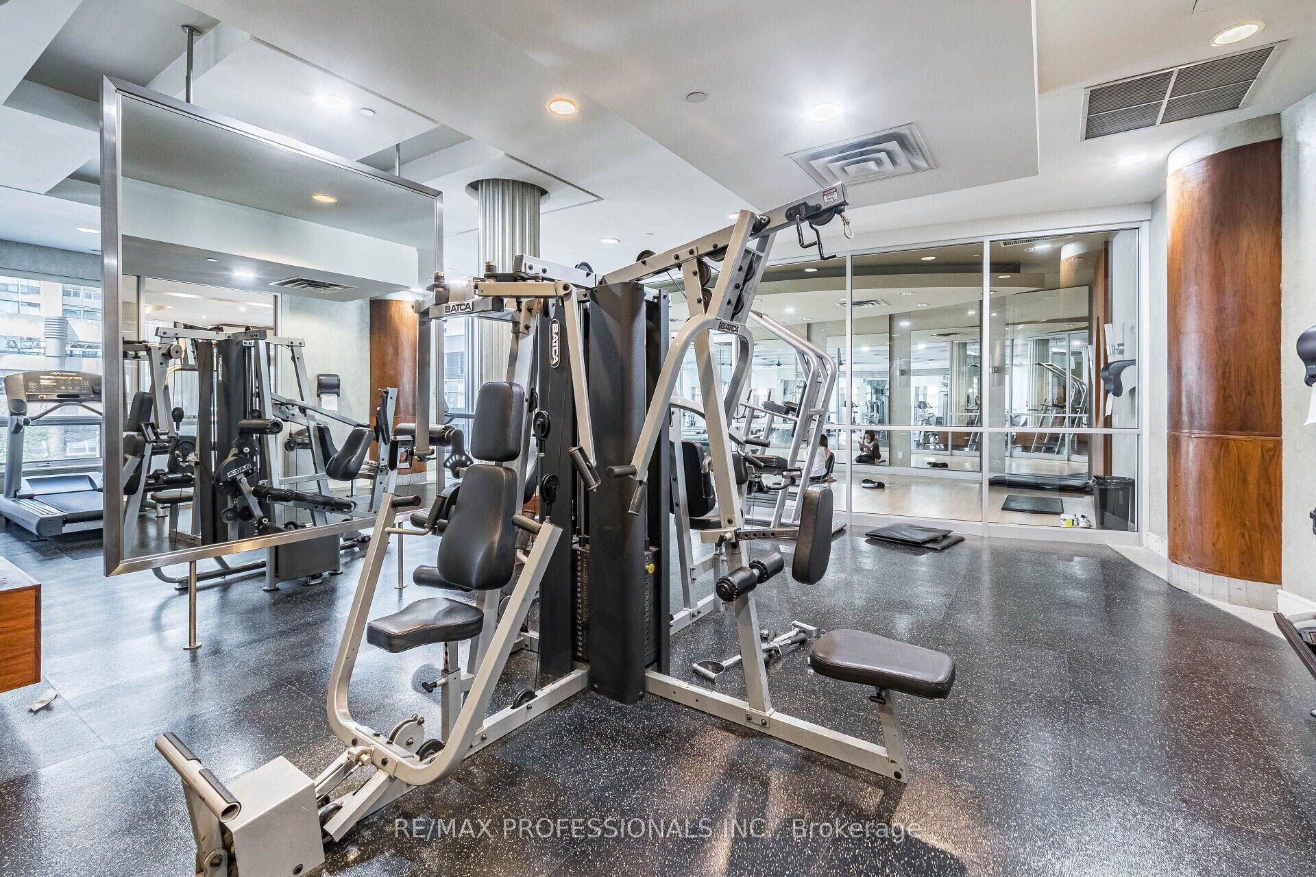Unit 915 - 763 Bay Street, Toronto 5