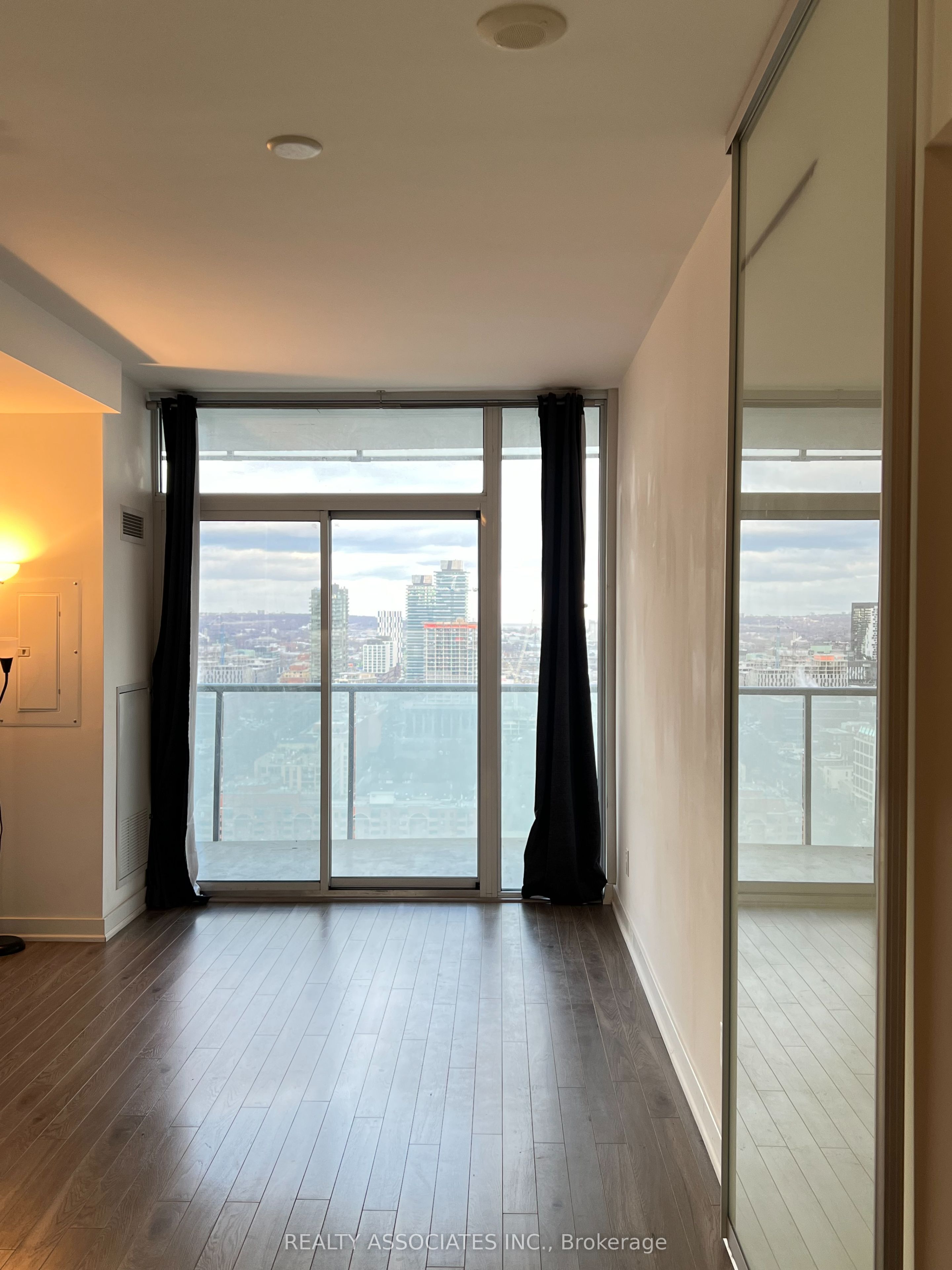 Unit 2807 - 1 Market Street, Toronto 4