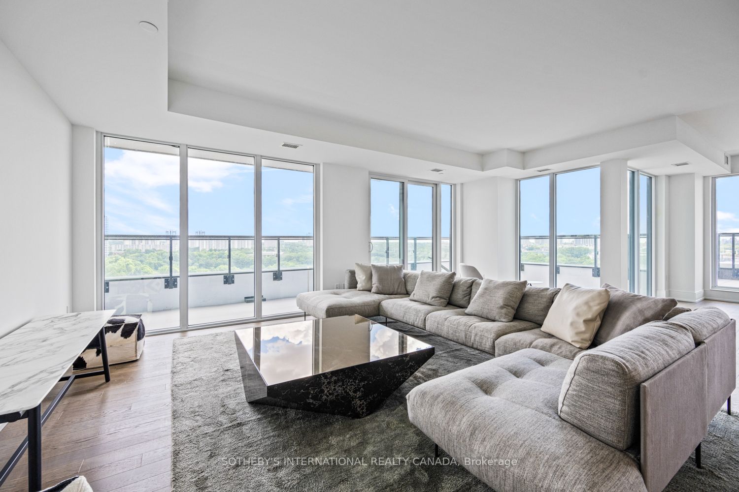 Unit 1109 - 30 Inn on the Park Drive, North York 4