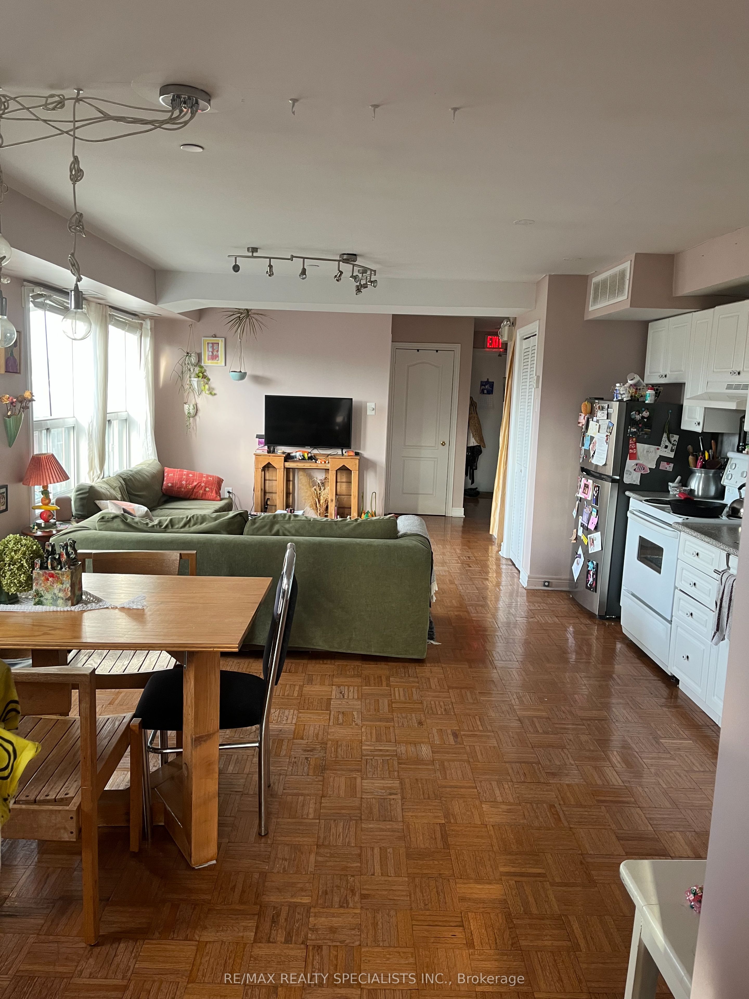 Unit 401 - 826 Bloor Street, Toronto 2