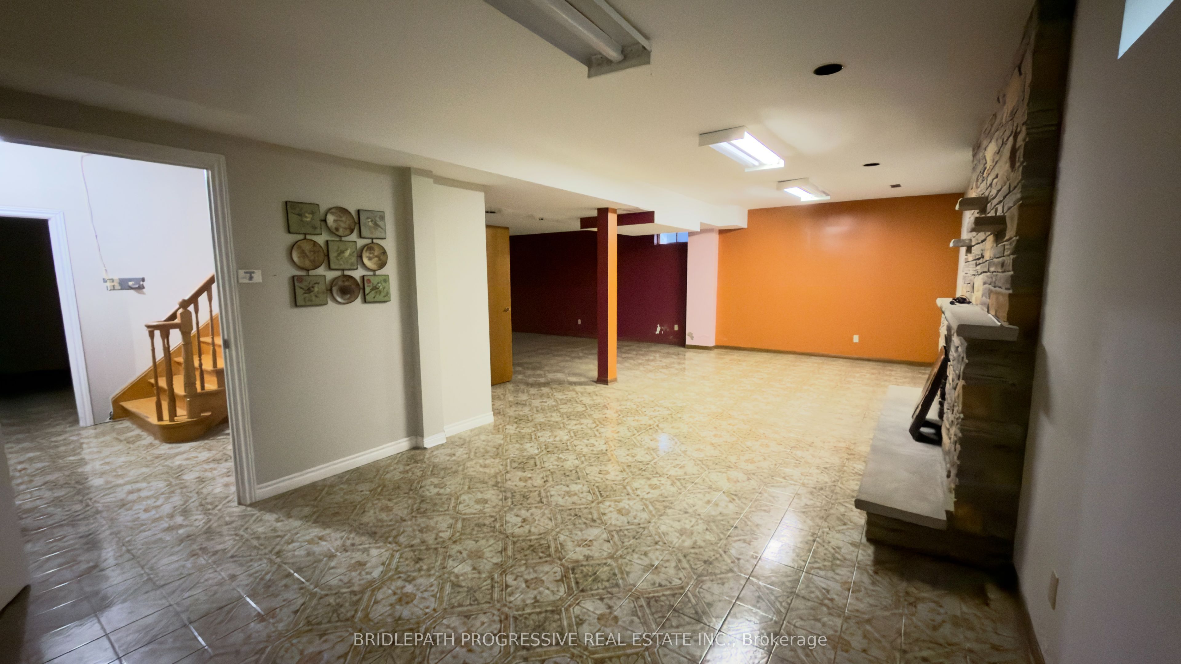 589 Sheppard Avenue E, North York 2