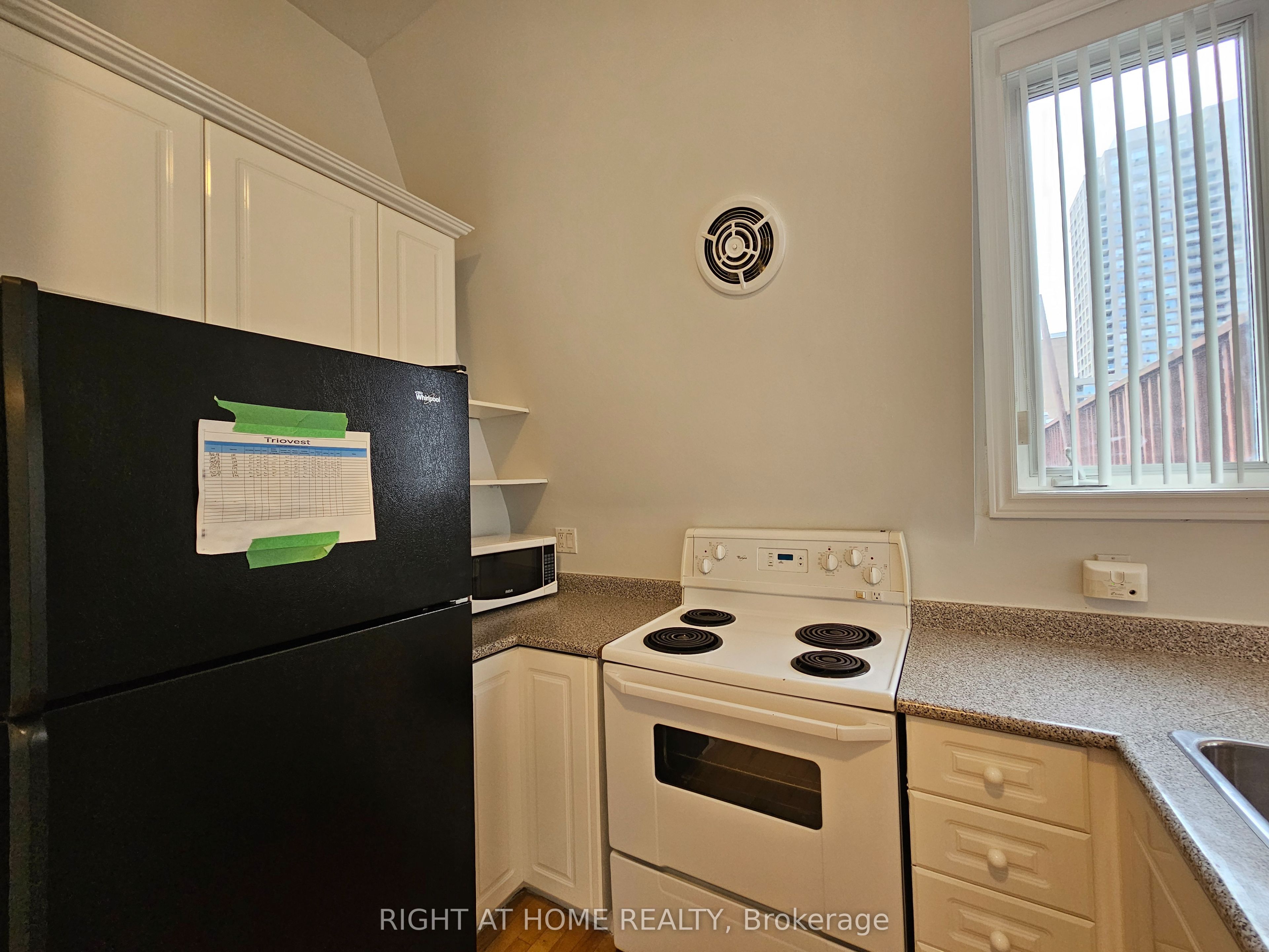 Unit 300 - 524 Yonge Street, Toronto 5