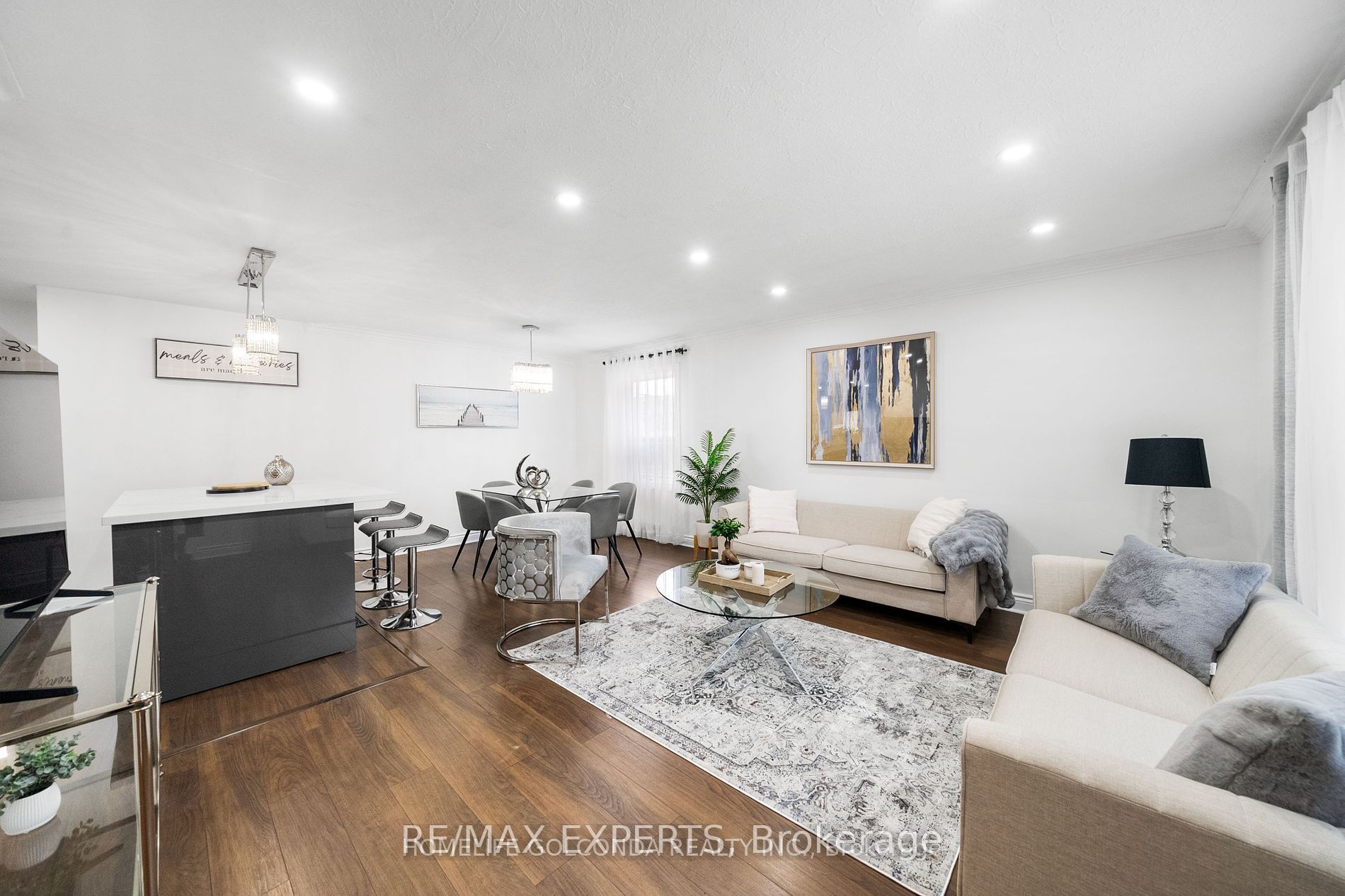 253 Bogert Avenue, North York 3