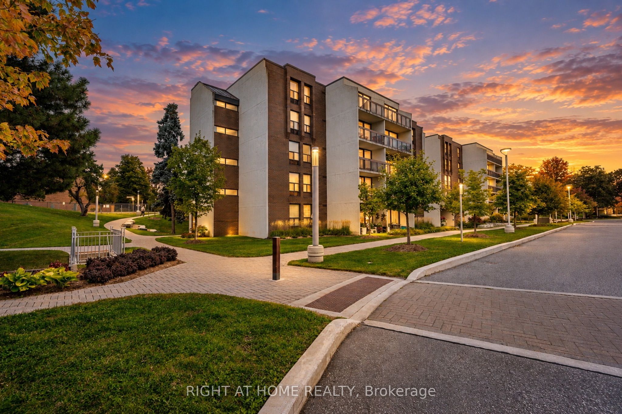 Unit 107 - 10 Fashion Roseway, North York 5